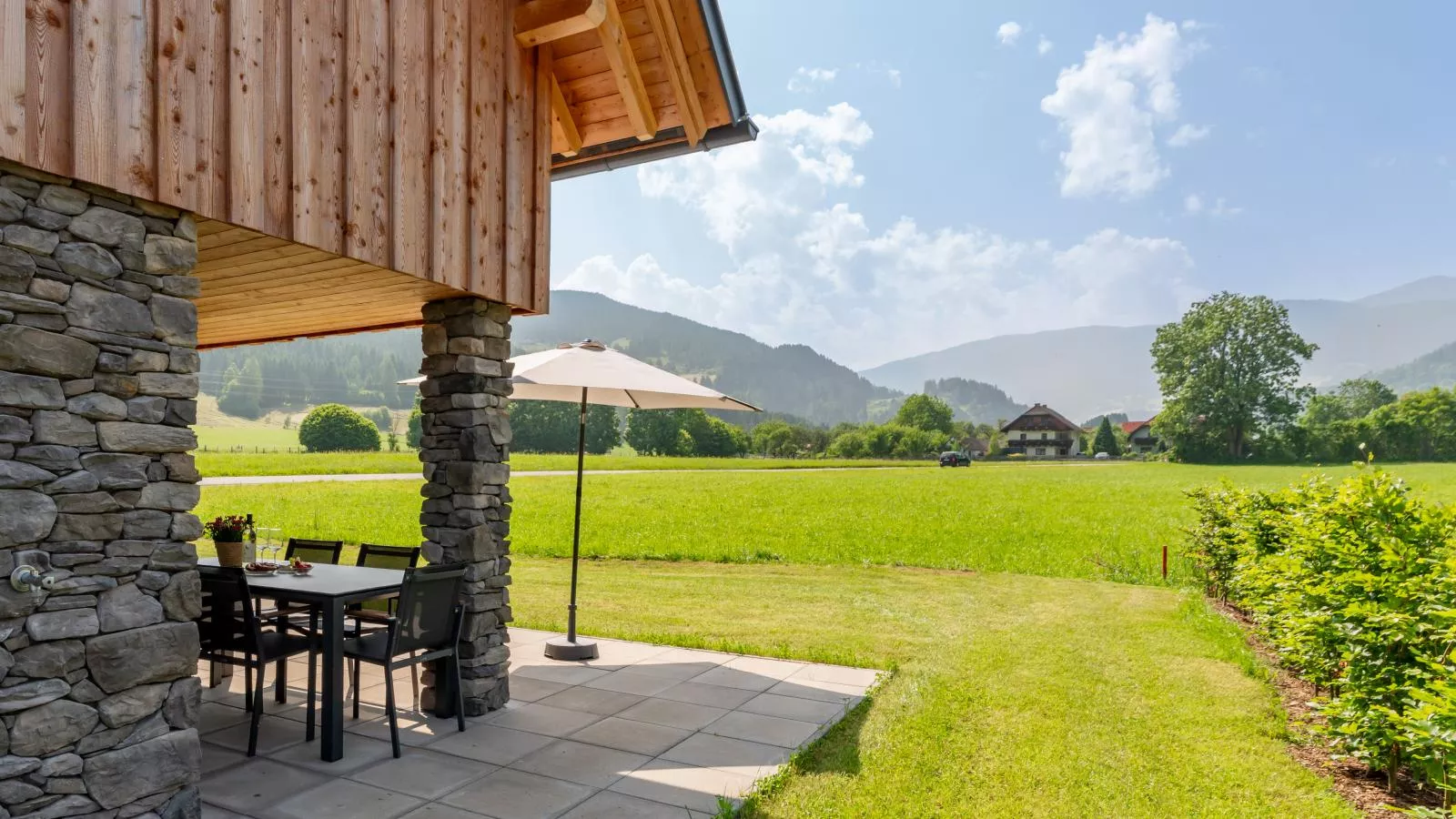 Mountain Chalet Chapeau-Uitzicht zomer