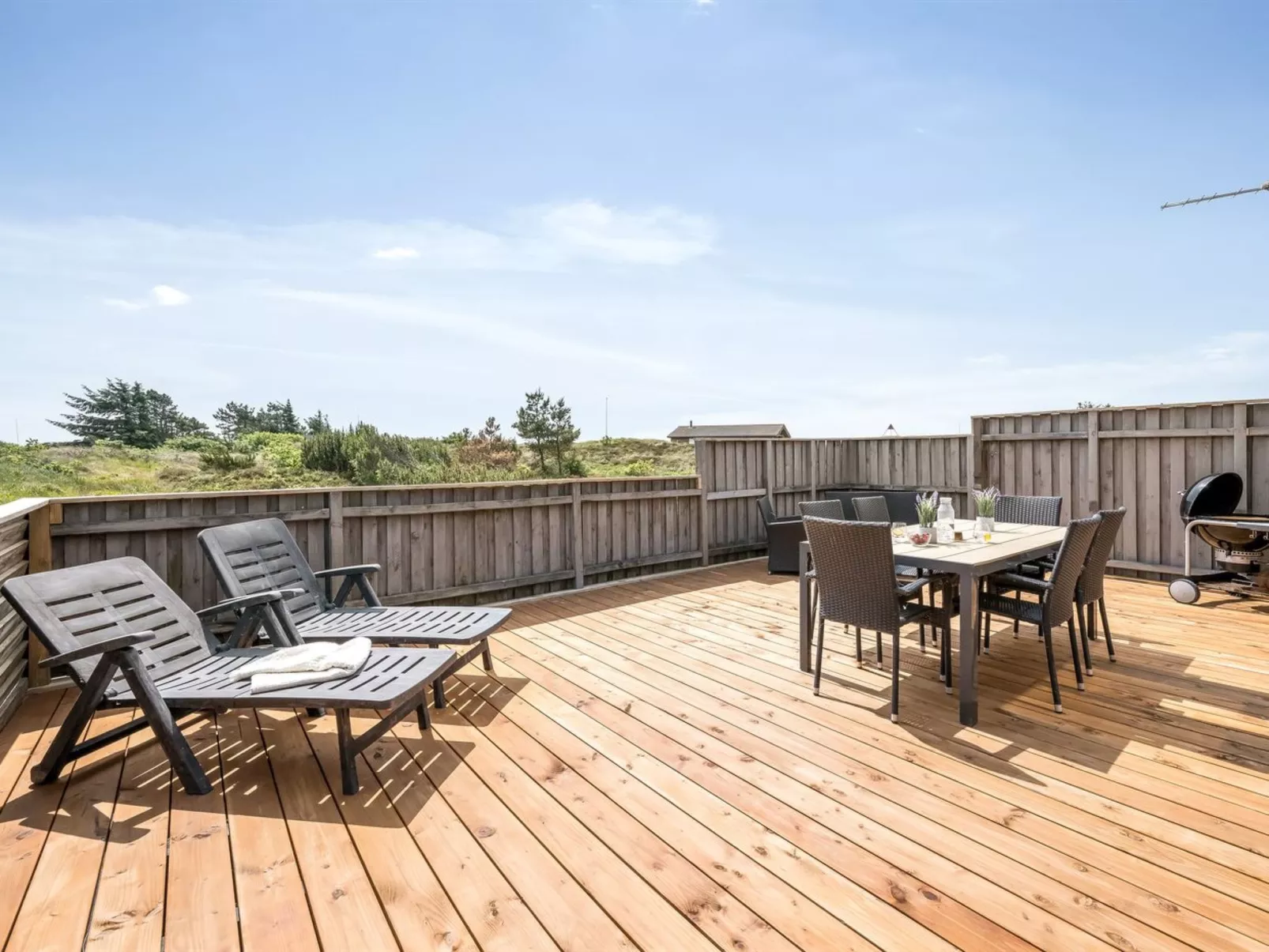 "Dina" - 200m to the fjord-Buiten