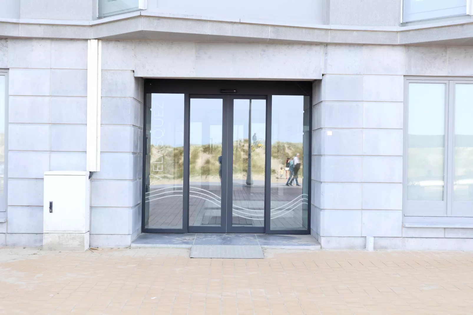 Velasquez 0504Garage-Hal-ontvangst