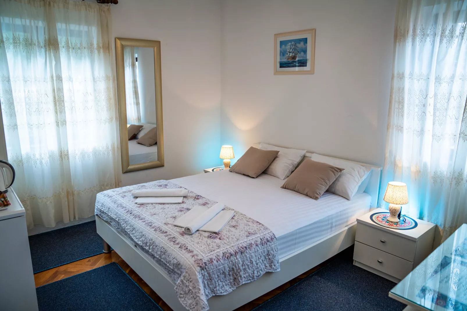 Guest House Cesic - Double Room No2-Slaapkamer