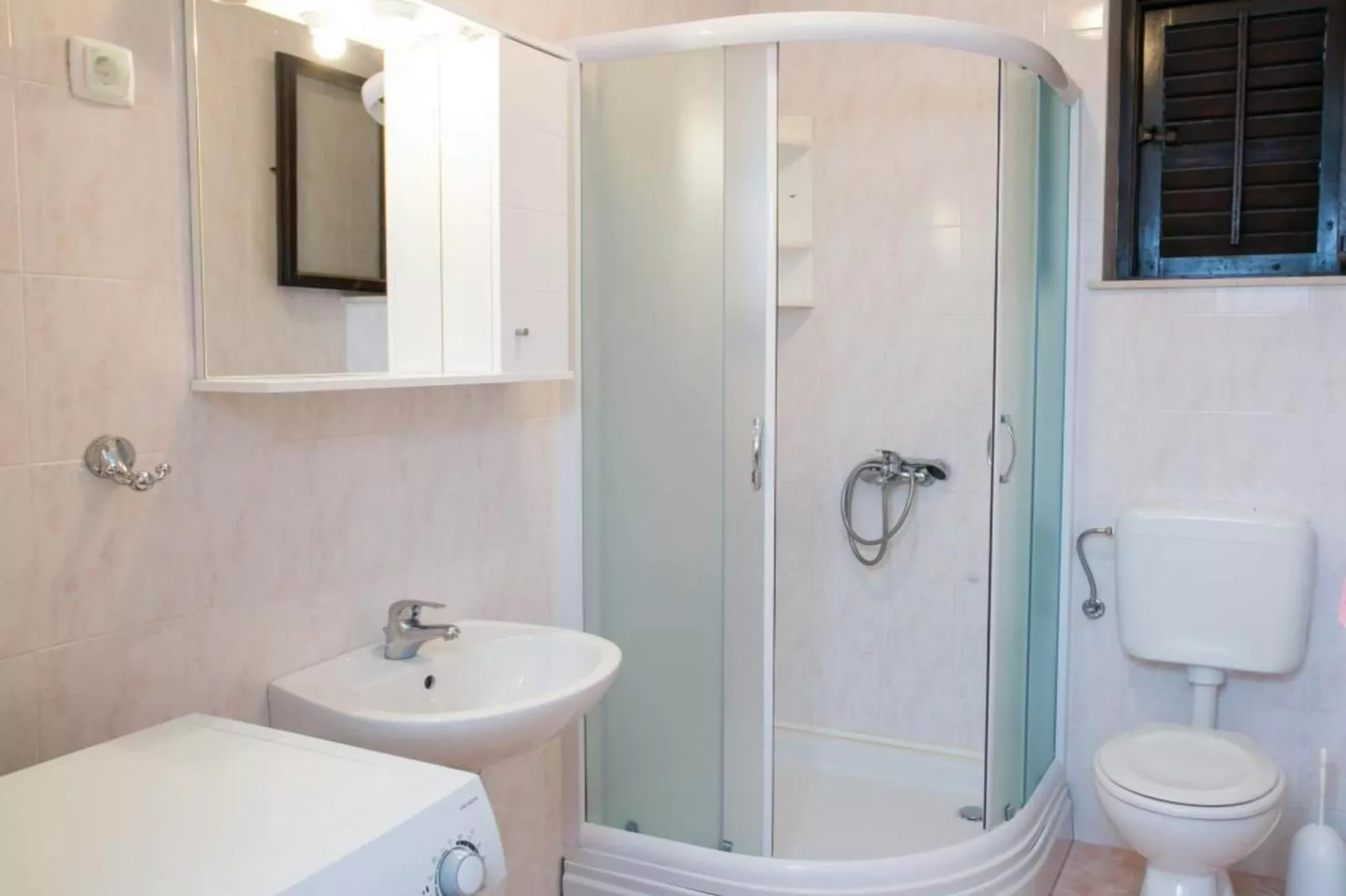 Guest House Old Town View- One Bedroom Apartment (3 Adults)-Badkamer