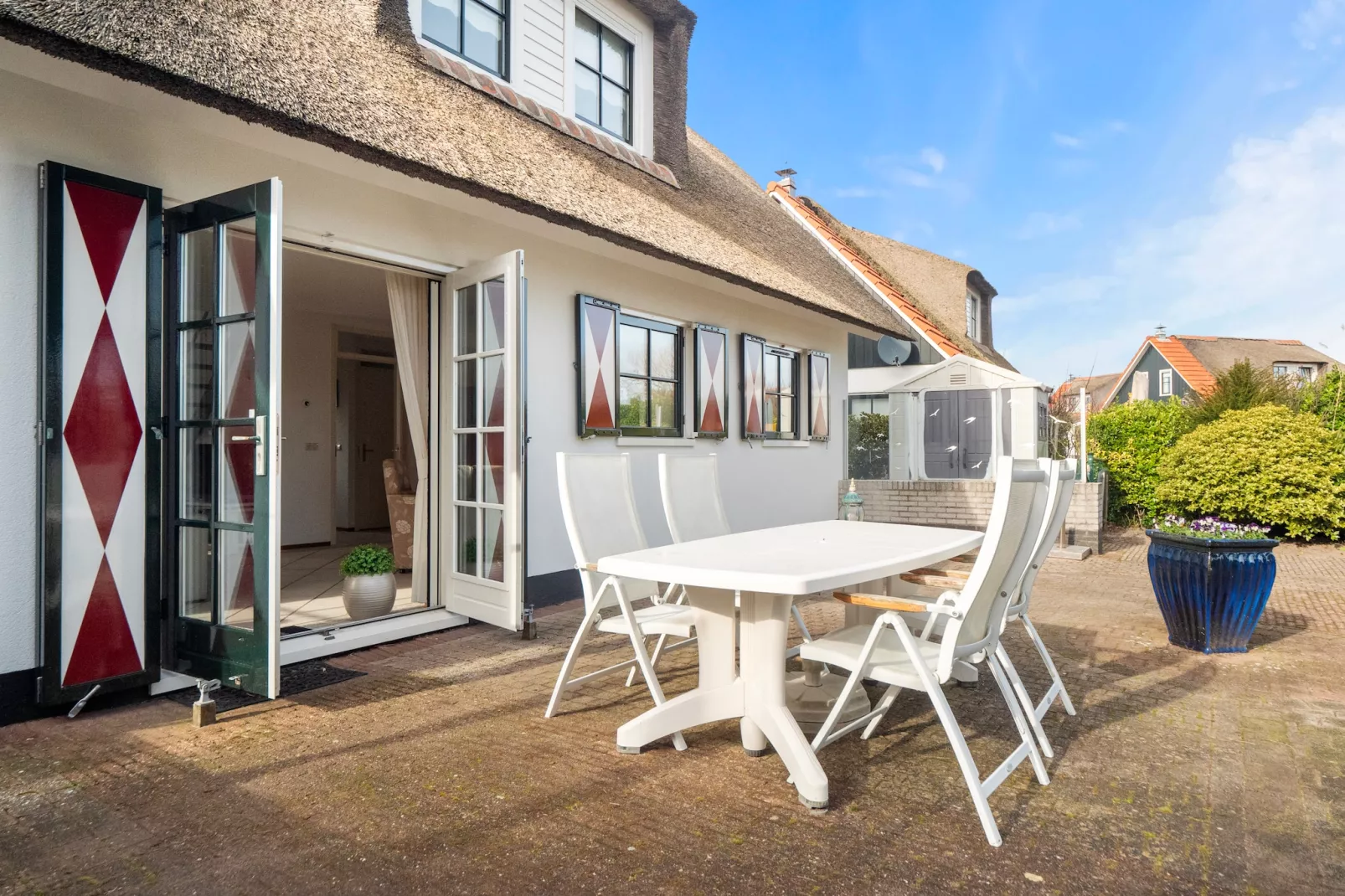 Buitenplaats 43-Buitenkant zomer