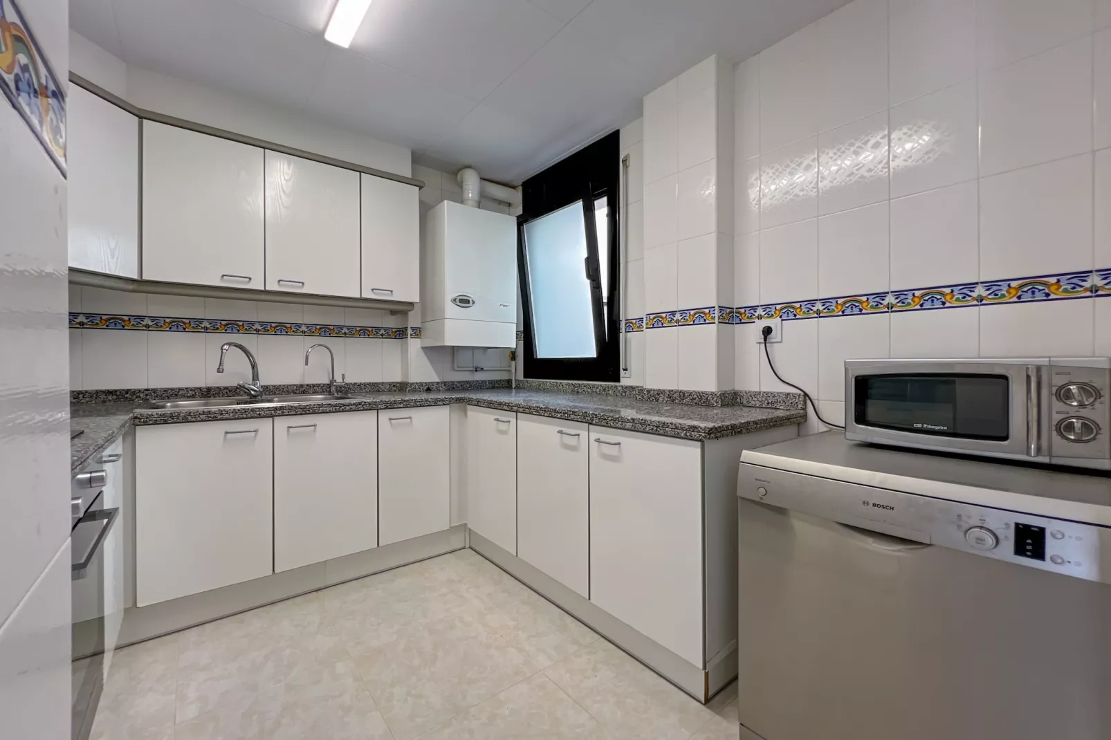 Vivalidays Yolanda - Calella - Keuken