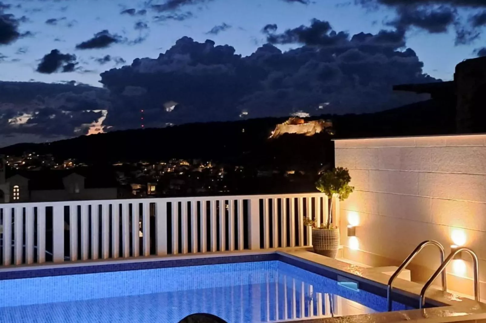 Apartments Trogrlić - Studio with Balcony and Sea View-Zwembad