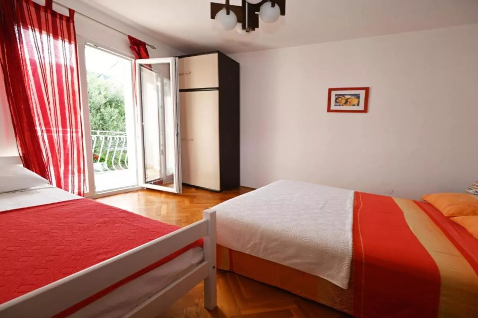 Apartments Mihovilović - 50 m from beach - Two Bedroom Apartment with Balcony and Sea View (A2)-Slaapkamer