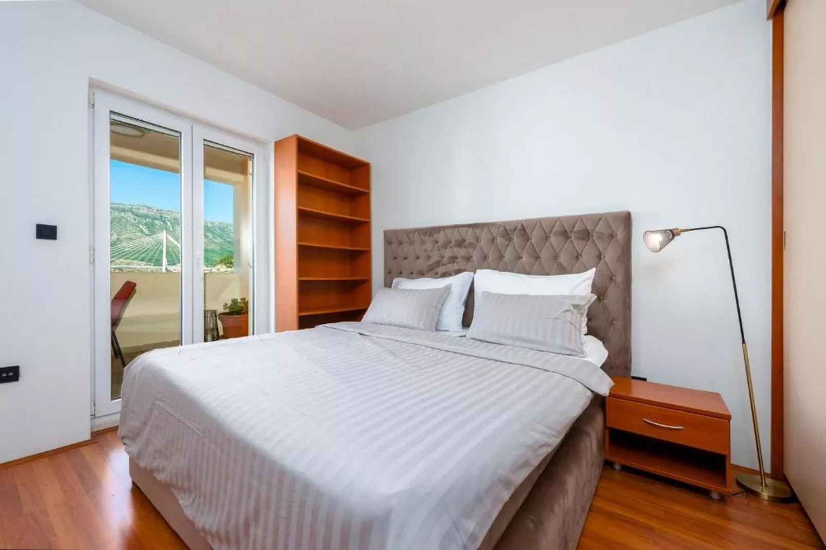 Apartments Meri & Karla - Two Bedroom Apartment with Balcony and Bridge View (Meri)-Slaapkamer