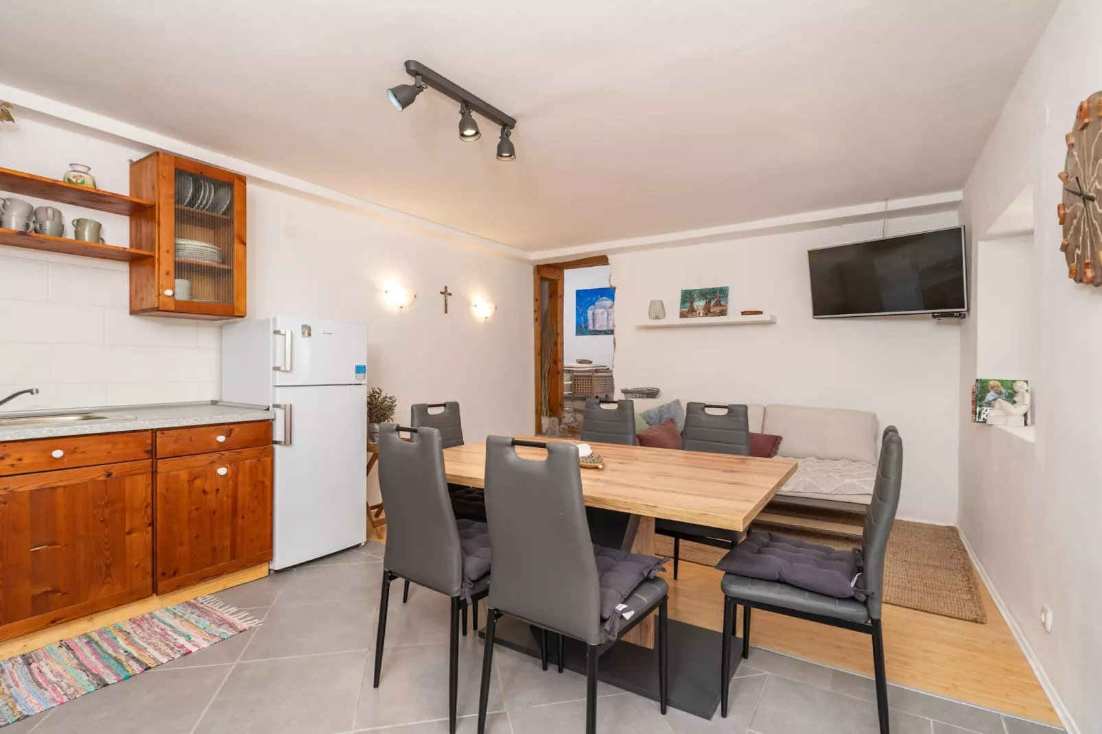 Ranch House Zora - One Bedroom Ranch House-Woonkamer