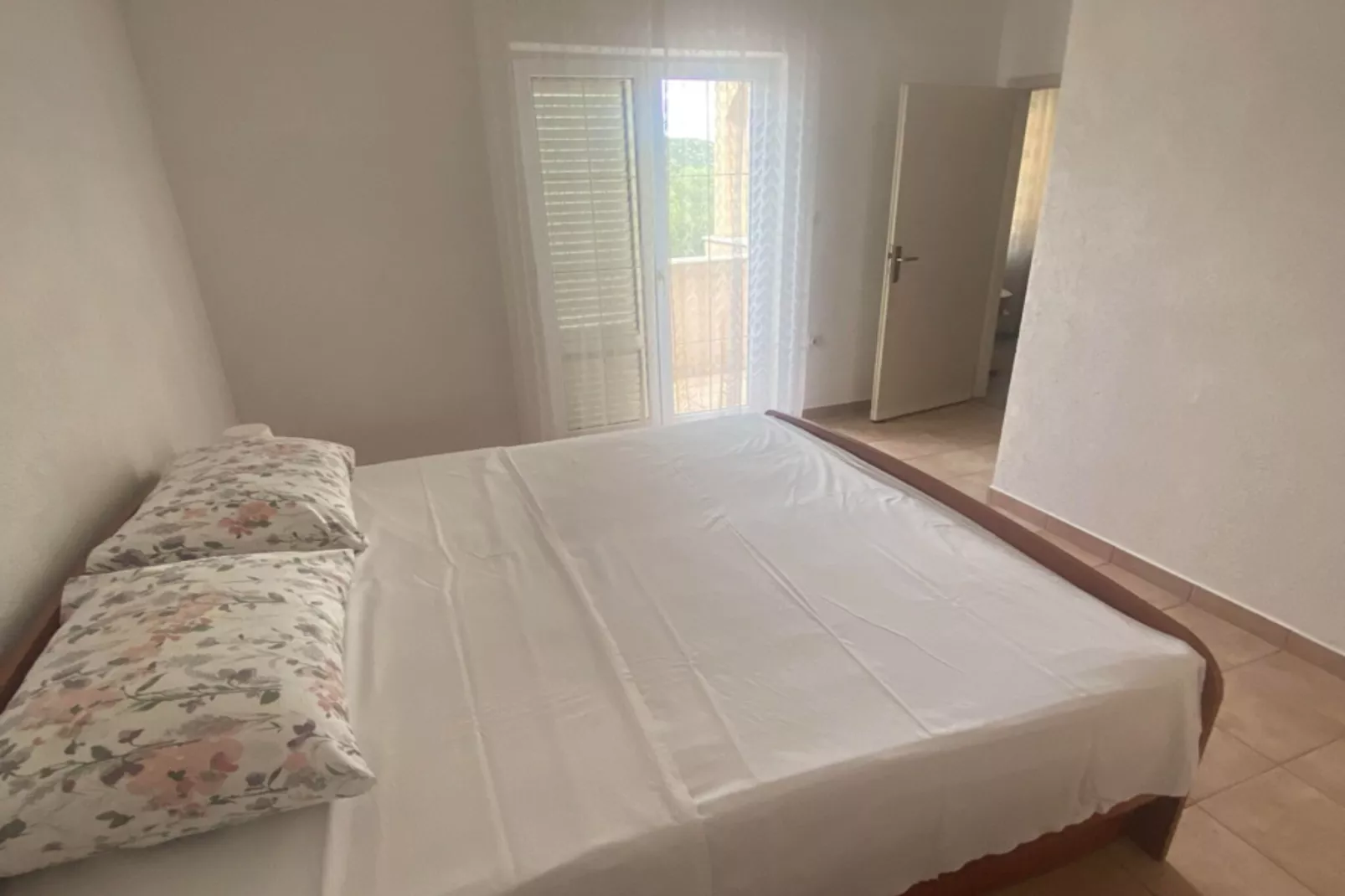 Apartments Danijela & Vlado - Three Bedroom Apartment With Balcony and Garden View