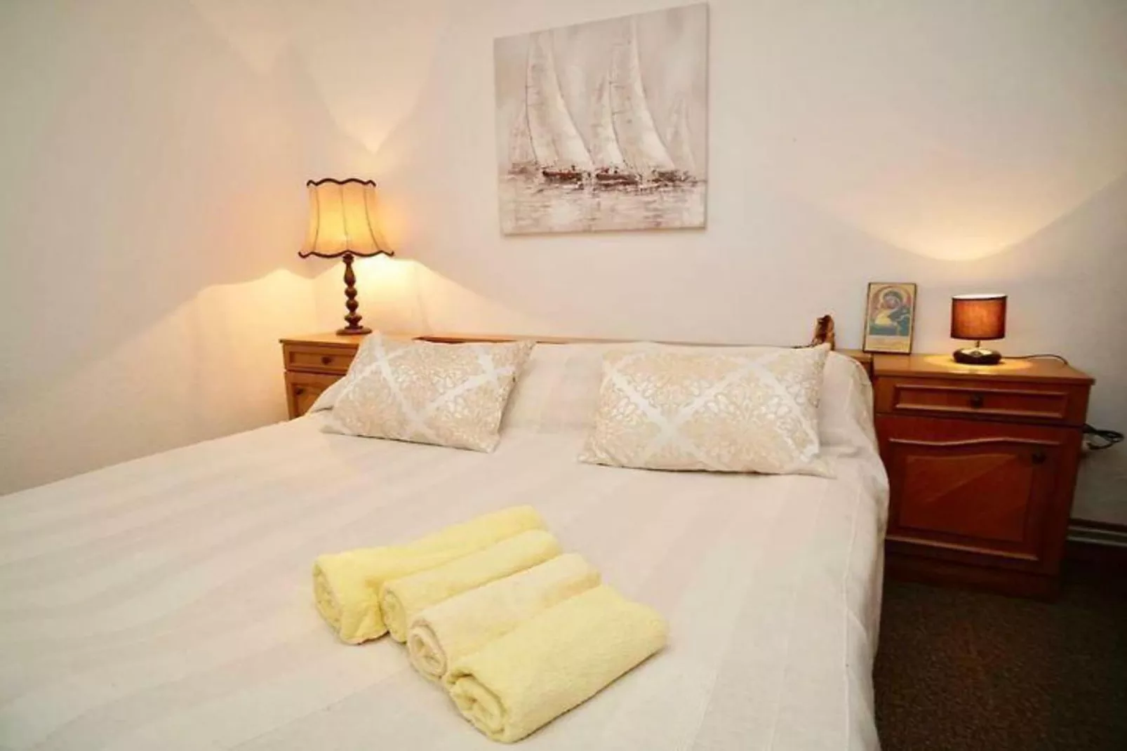 Three Bedroom Apartment with Terrace-Slaapkamer
