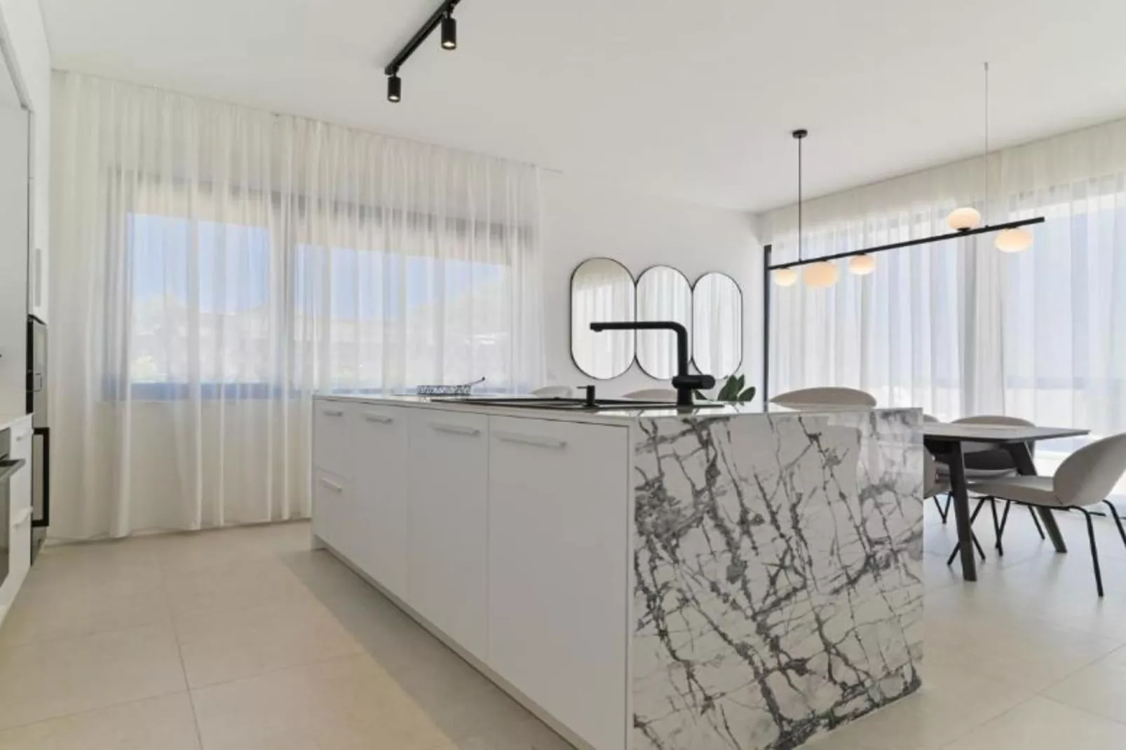 Villa Olive - Five bedroom Villa with Terrace and Swimming pool-Eetkamer