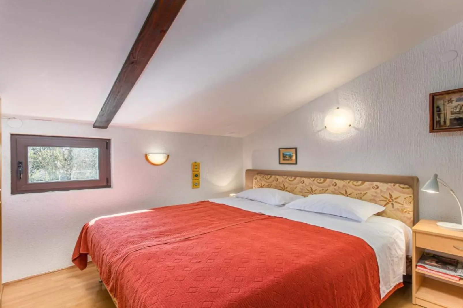 Apartment Villa Mirna - Three Bedroom Apartment with Balcony and  Sea View-Slaapkamer