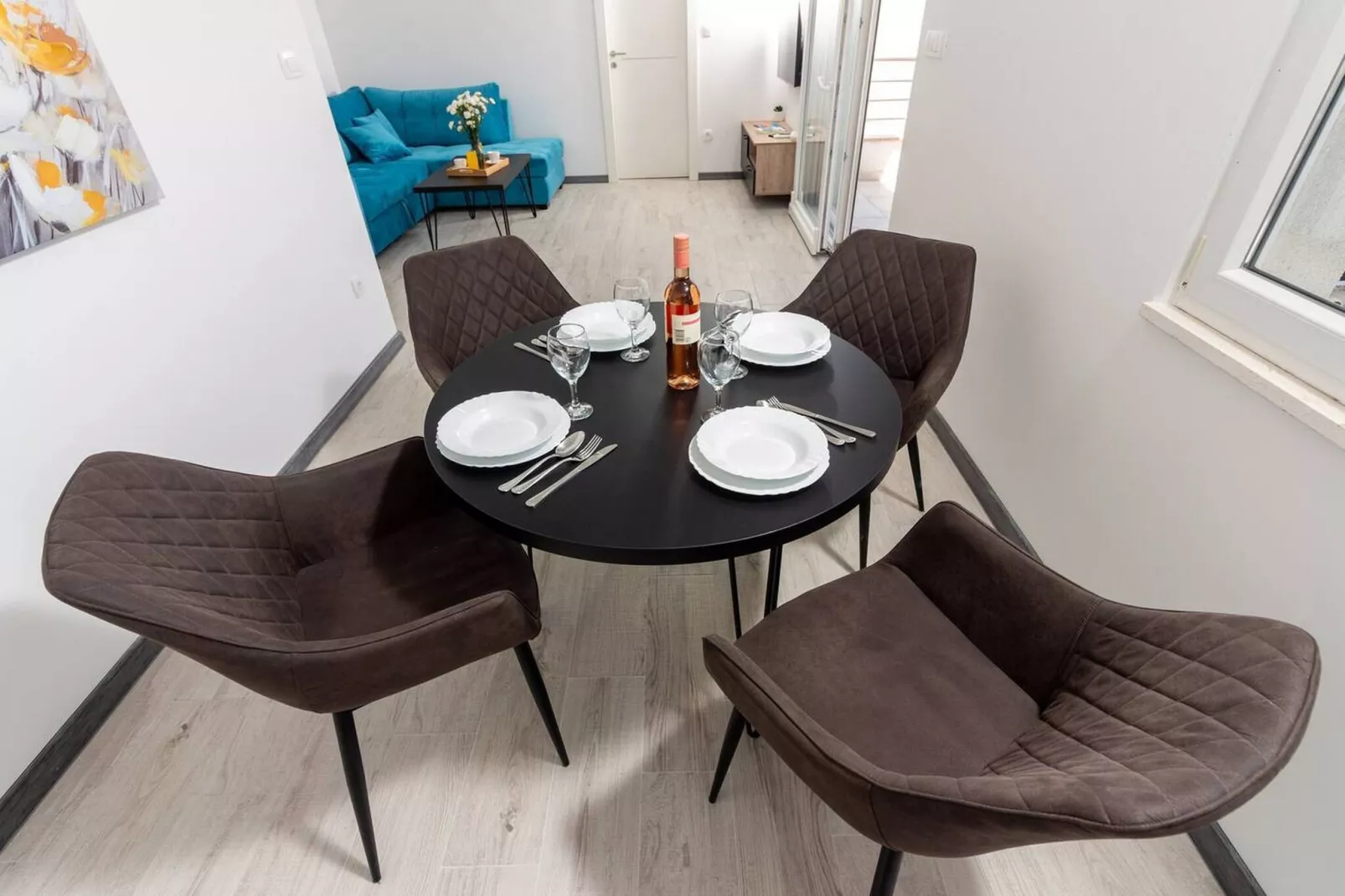 Modern Apartments with Private Balcony - One Bedroom Apartment (Owner S1)-Eetkamer