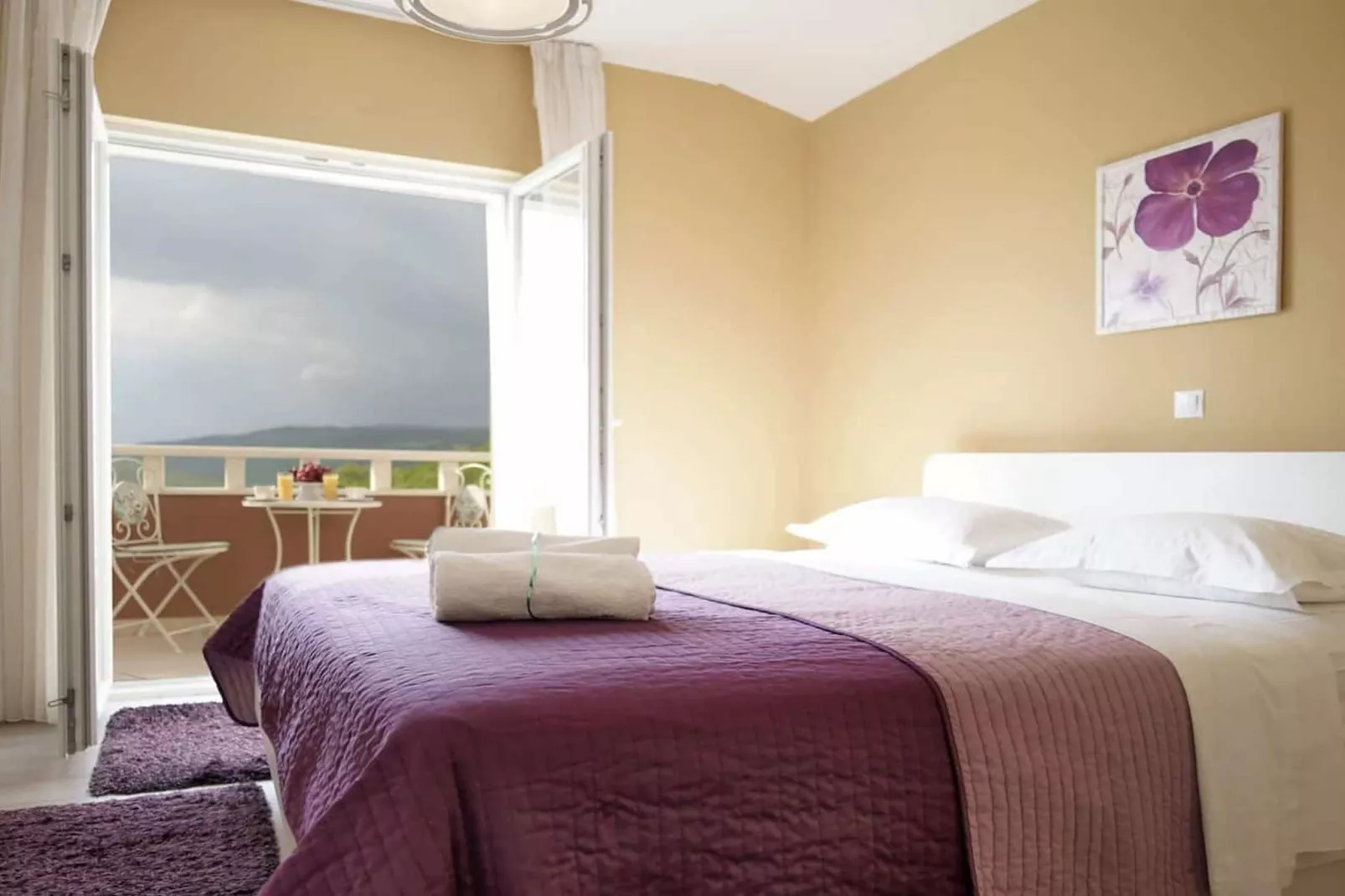 Peaceful Escape with Mountain Views, Heated Pool and Modern Amenities in Radošić - Four Bedroom Villa-Slaapkamer