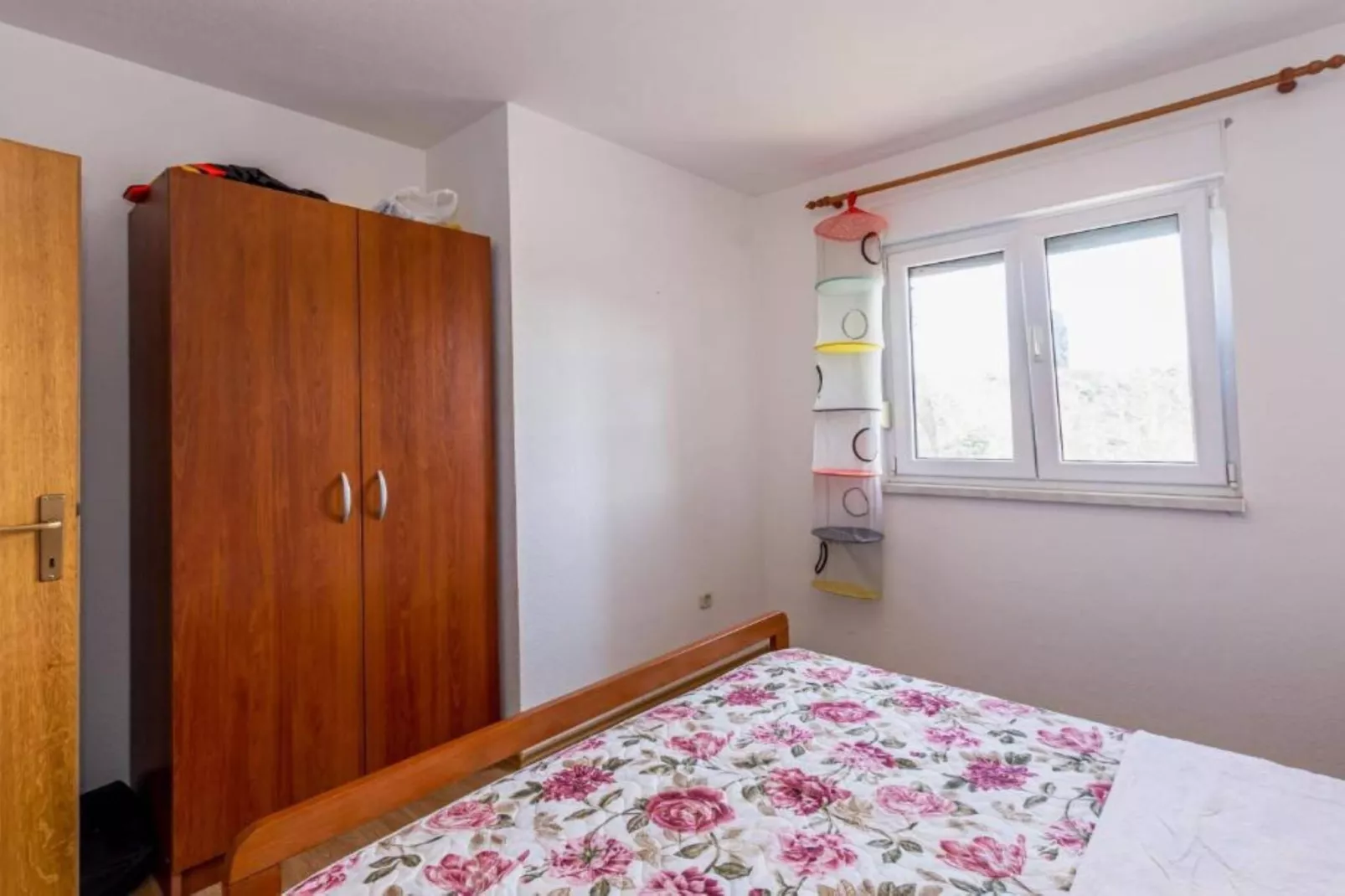Charming and Cozy Okrug Gornji Apartment with Balcony - One Bedroom Apartment with Balcony-Slaapkamer