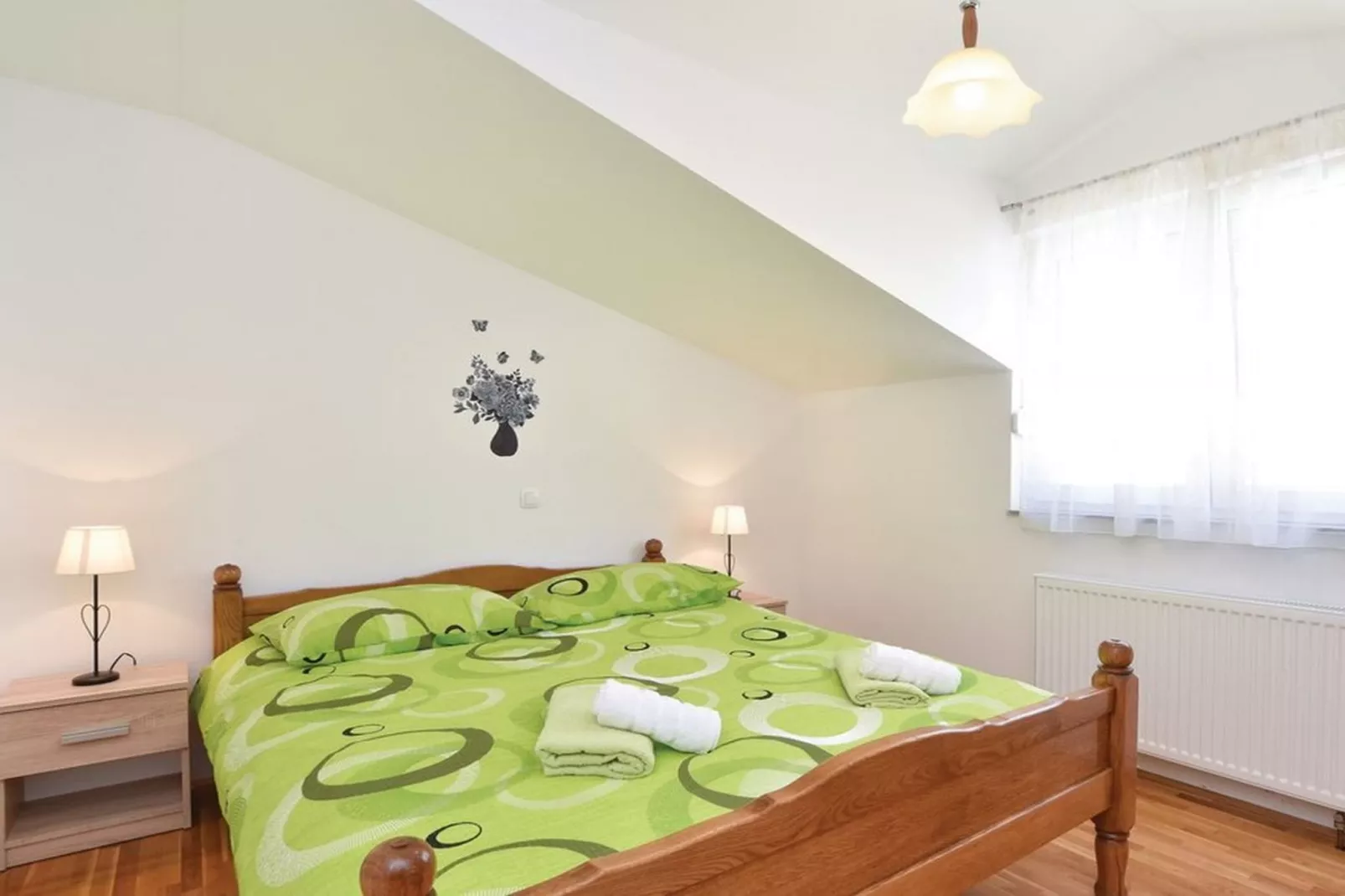Serene Villa with Pool, BBQ, and Authentic Tavern Surrounded by Nature - Five Bedroom Holiday Home-Slaapkamer