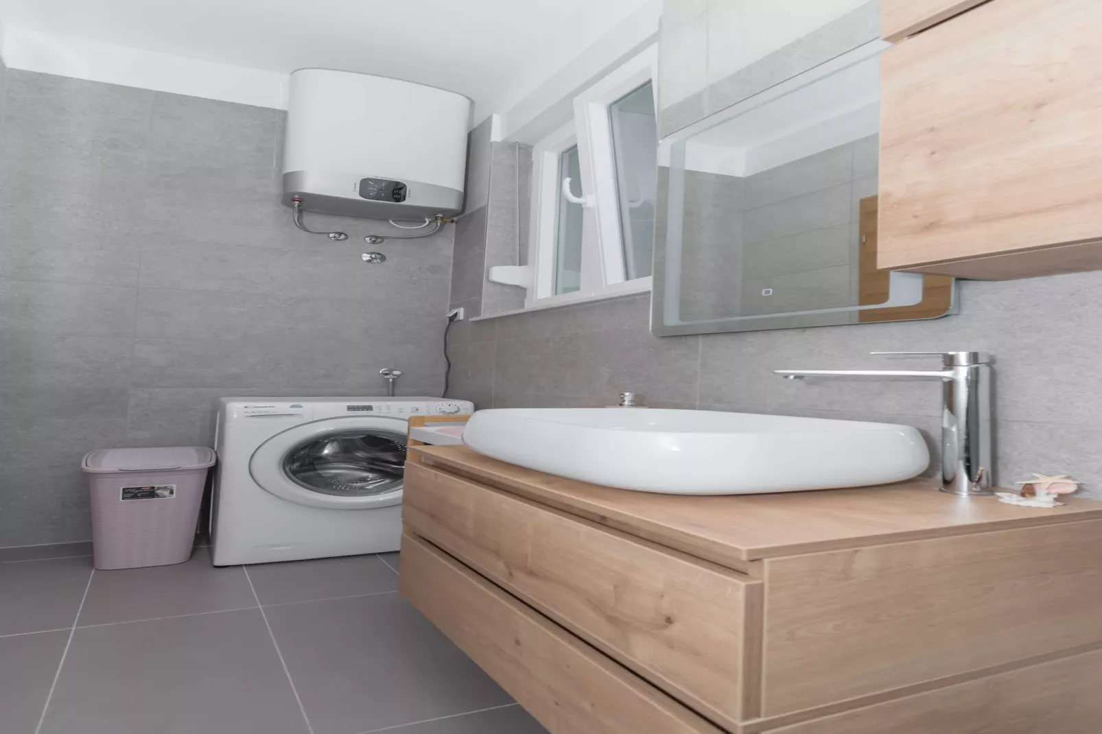 Apartment Ivan - Two Badroom Apartment with Hot Tob-Badkamer