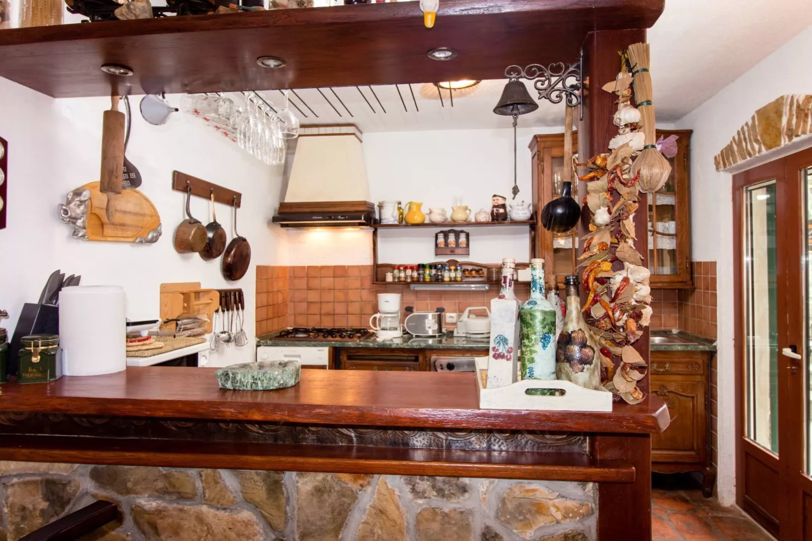 Authentic Dalmatian Hillside Escape with Pool, Sauna & BBQ - Seven Bedroom Holiday Home-Keuken