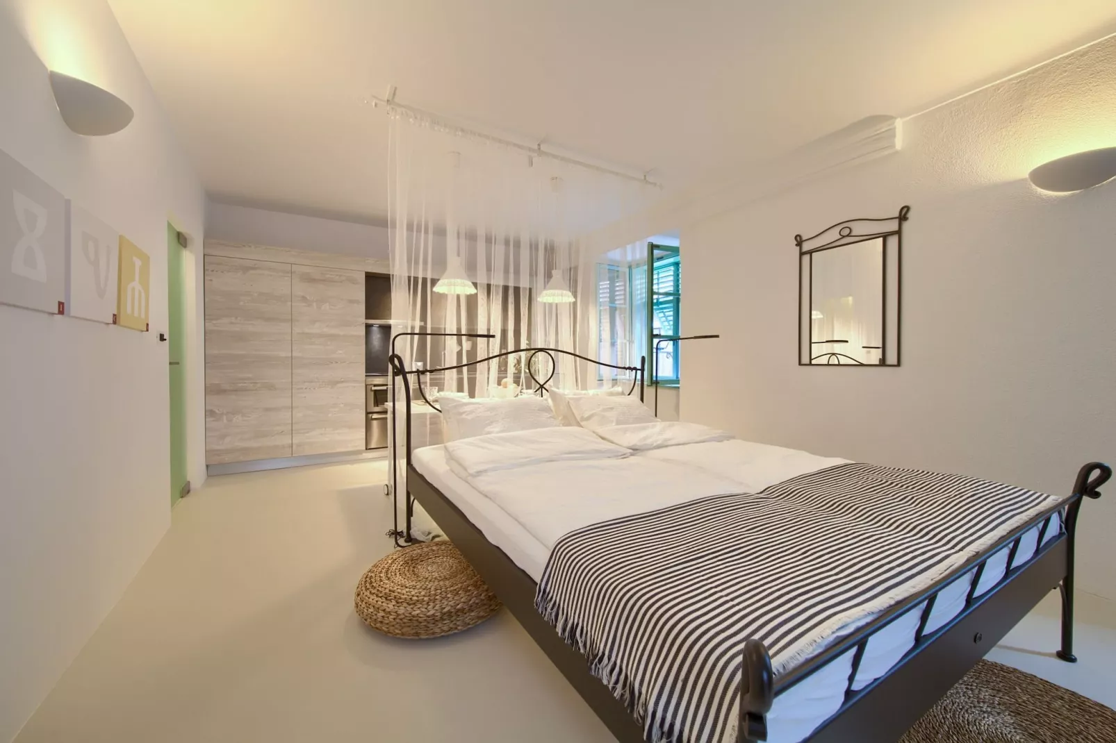 Vibrant and Elegant Downtown Krk Apartments - Classic Studio Apartment (owner 2)-Slaapkamer