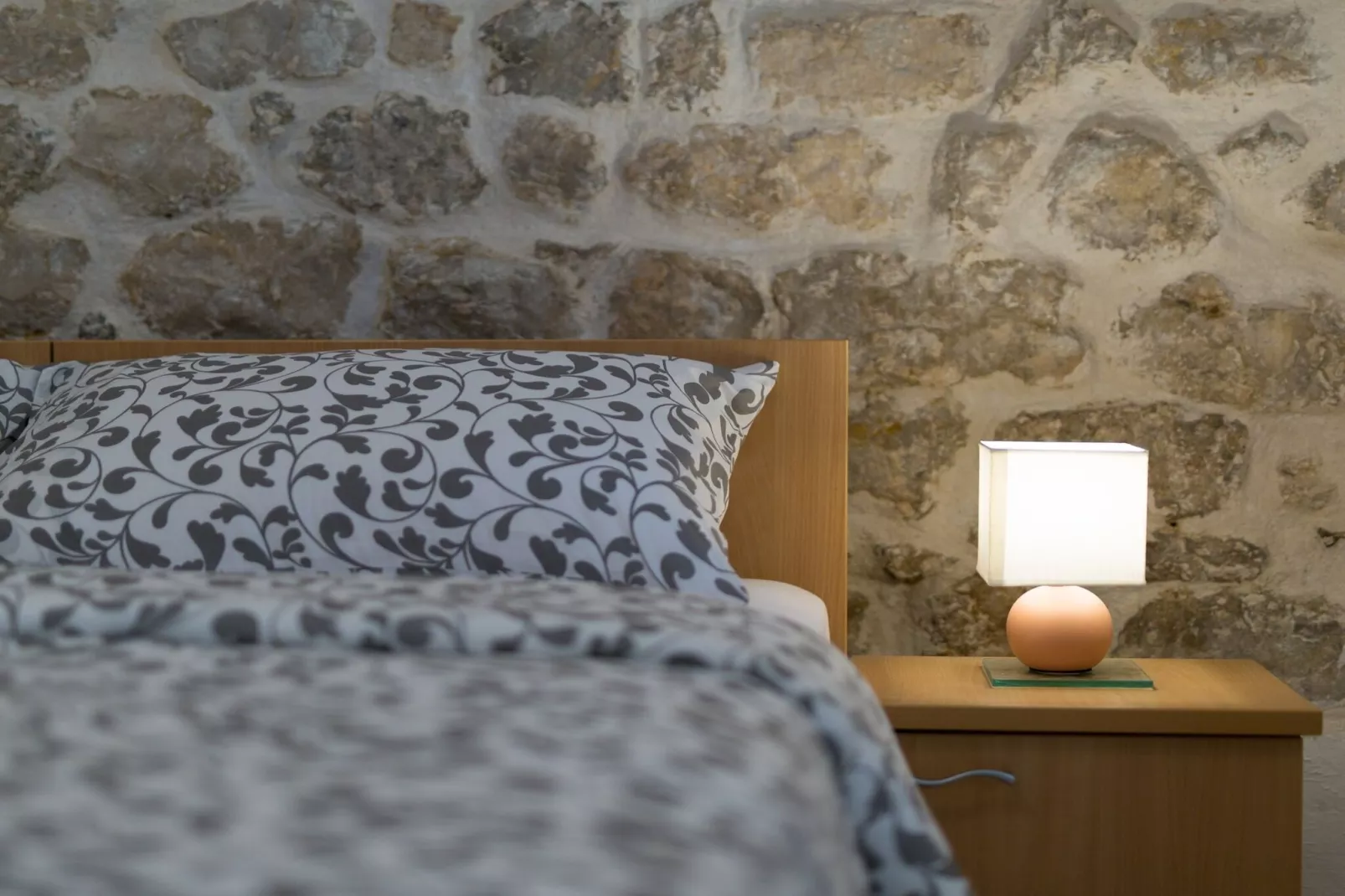 Chic and Charming Krk Downtown Apartments - Classic Studio Apartment (owner Lemon)-Slaapkamer