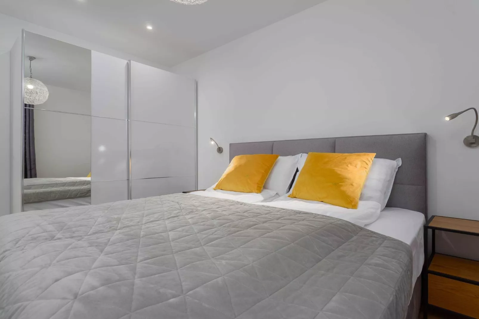 Luxury Beachfront Krk Apartments with Terrace - One Bedroom Apartment with Terrace-Slaapkamer