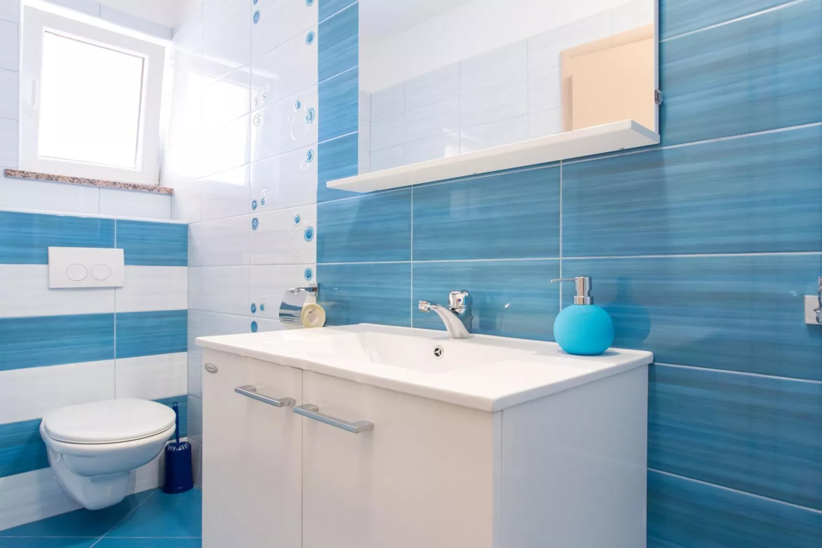 Scenic Elegant Apartments Krk with Balcony and Pool - Standard Two Bedroom Apartment with Balcony and Pool (owner 3)-Badkamer