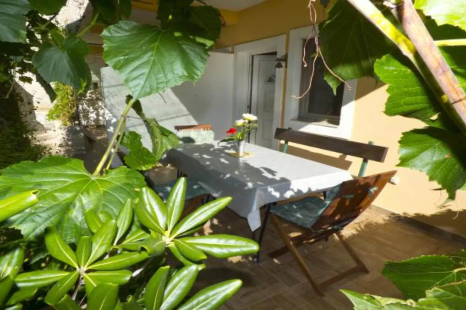 Beachfront Apartments Plaža - Two Bedroom Apartment A4-Buitenlucht