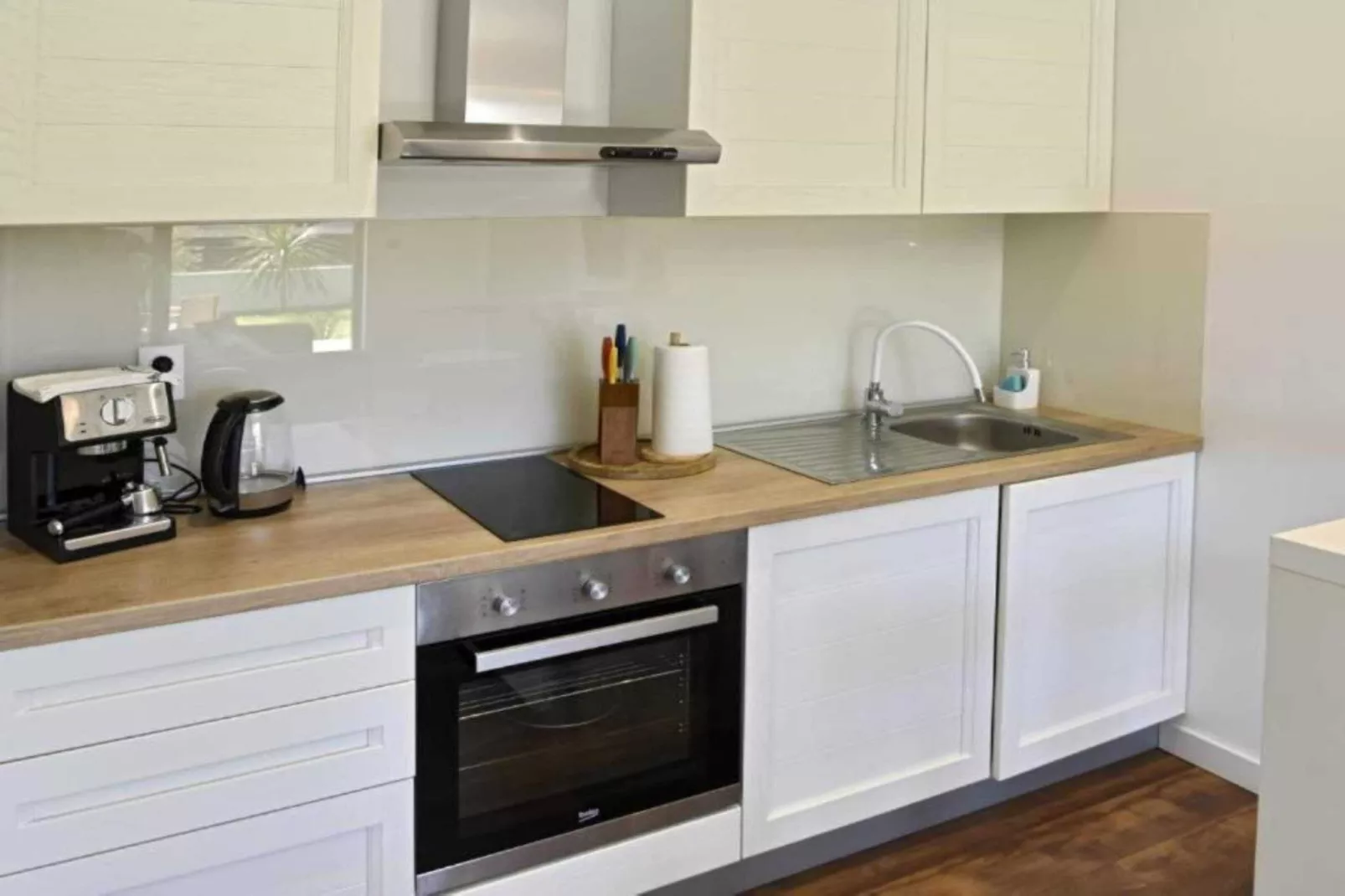Luxury Slatine Apartments with Terrace and Garden - Two Bedroom Apartment with Terrace-Keuken