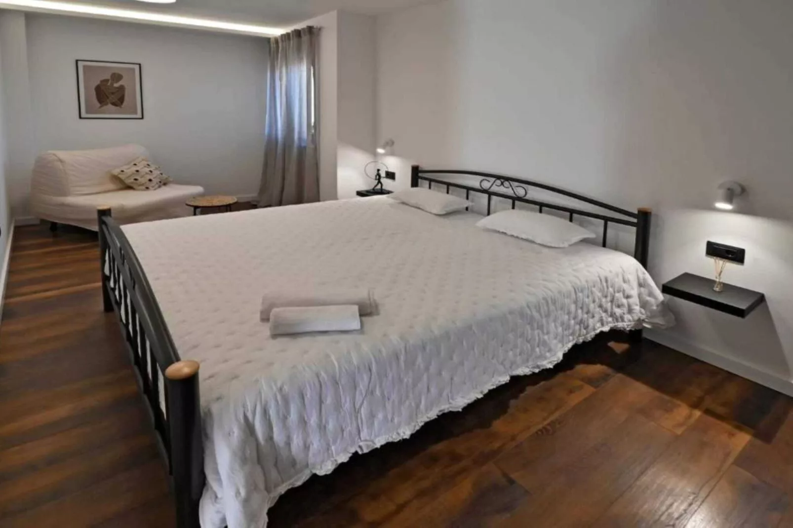 Luxury Slatine Apartments with Terrace and Garden - One Bedroom Apartment with Terrace-Slaapkamer