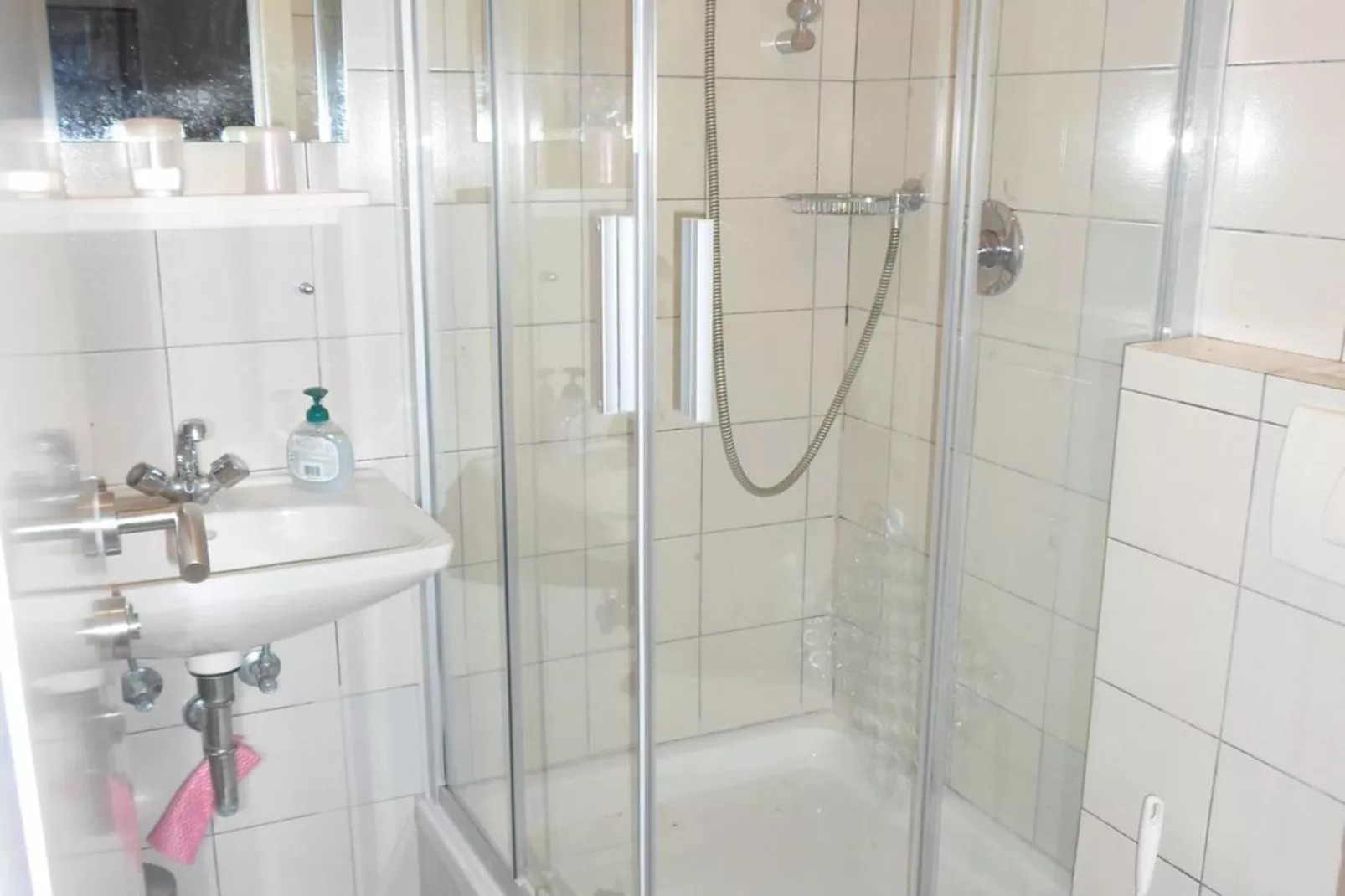 Studio Apartment (Kata 2)-Badkamer