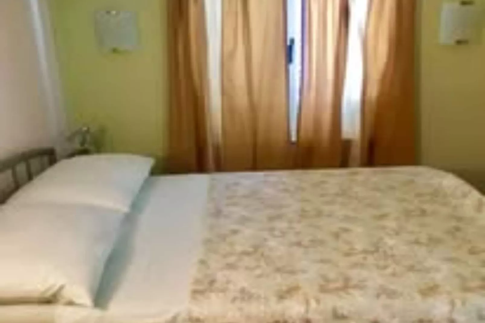 Two Bedroom Apartment With Sea View-Slaapkamer
