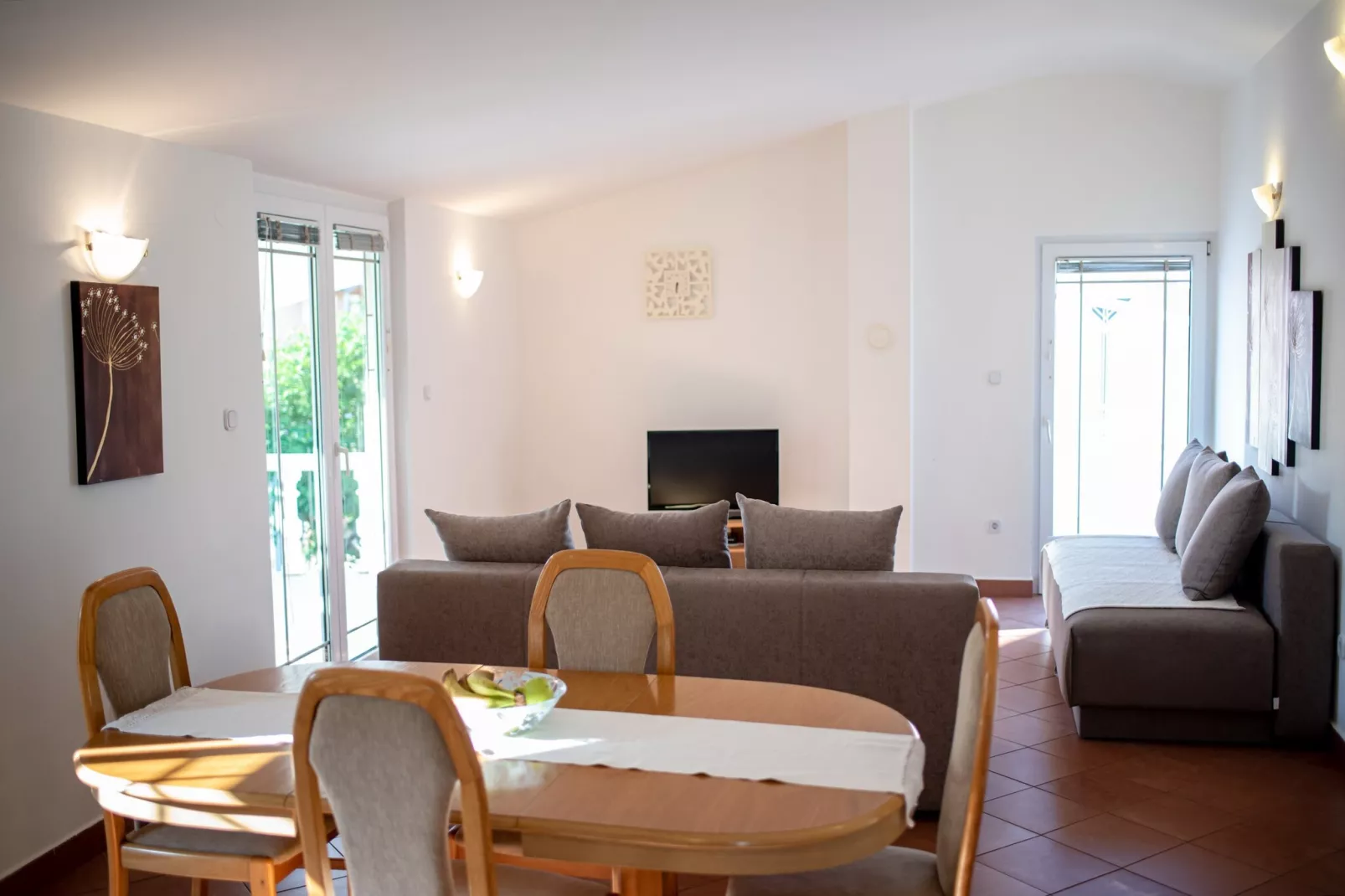 Apartments Ivankovic - Two Bedroom Apartment with Terrace-Woonkamer