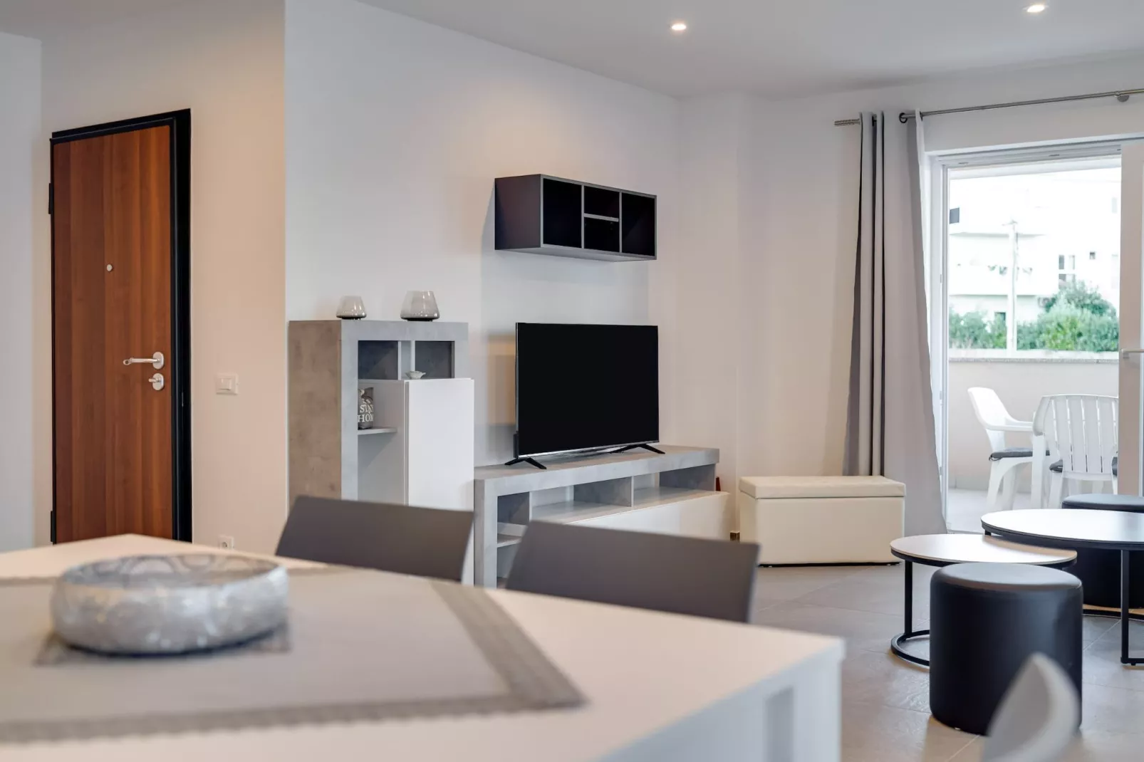 Apartment Baricevic - Two Bedroom Apartment with Balcony-Woonkamer