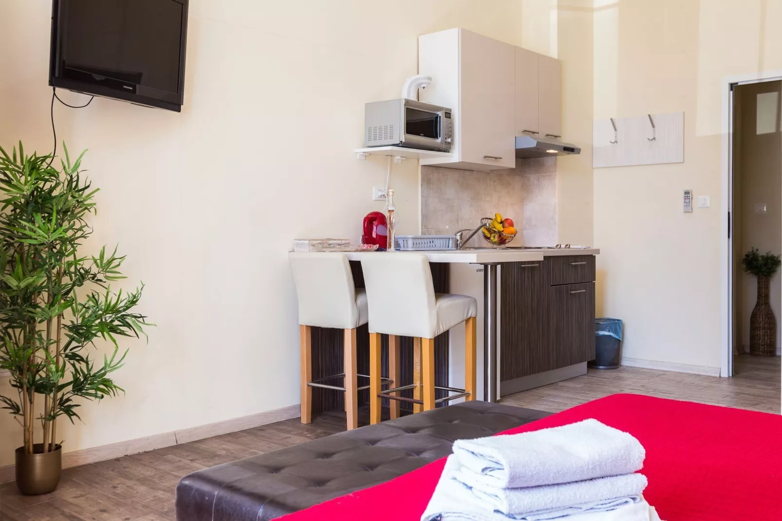 Charming and Historic Old Town Apartments - Studio Apartment-Slaapkamer