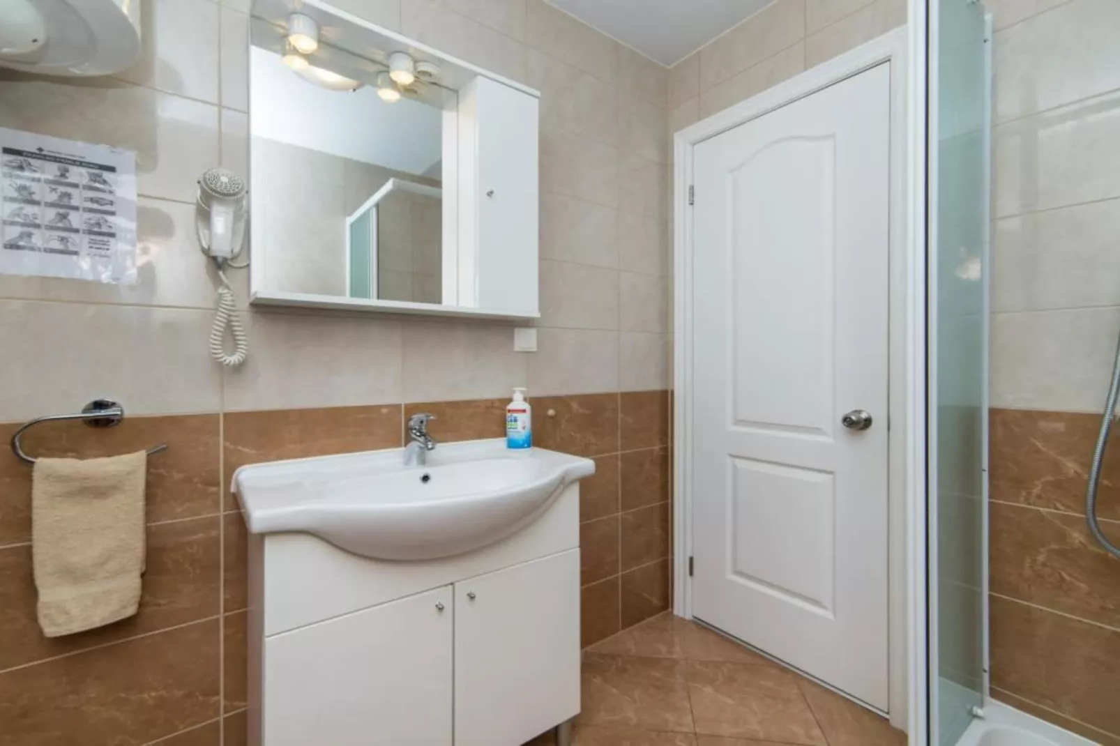 Apartments Nmn - Studio Apartment with Balcony 3-Badkamer
