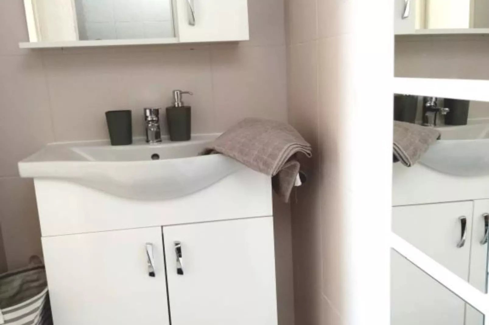 Apartments Silva - Two Bedroom Apartment with Balcony and Sea View-Badkamer