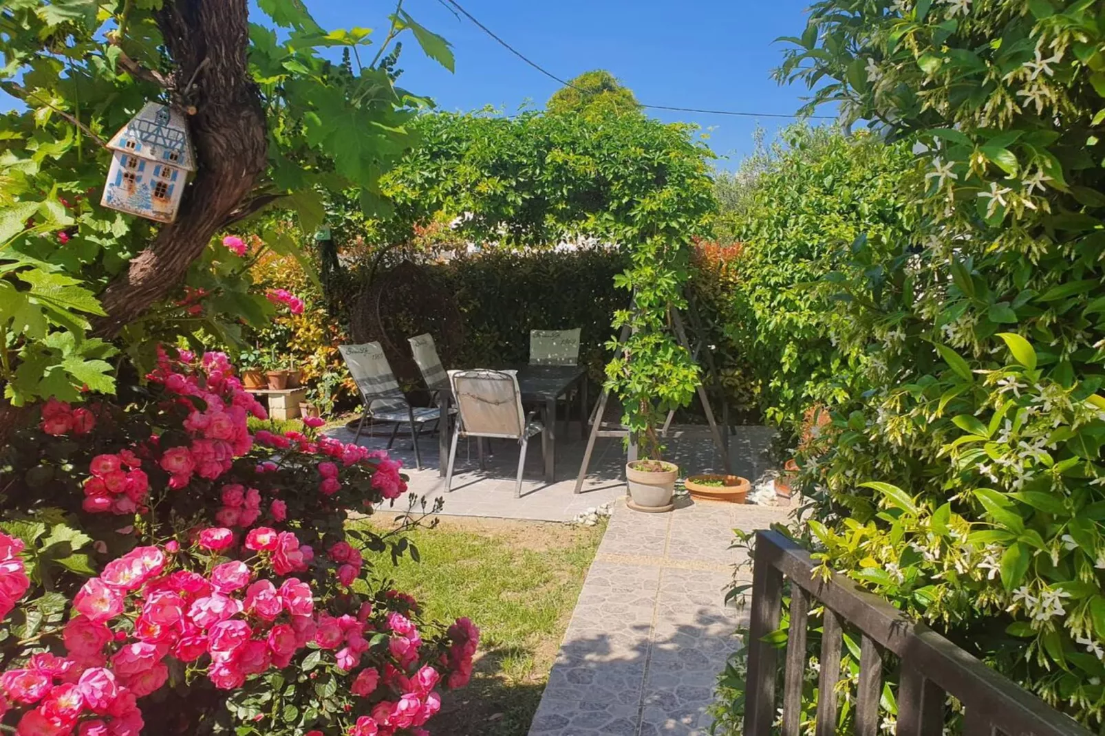 Garden Oasis - Kaštel Lukšić - One Bedroom Apartment with Balcony-Sfeer
