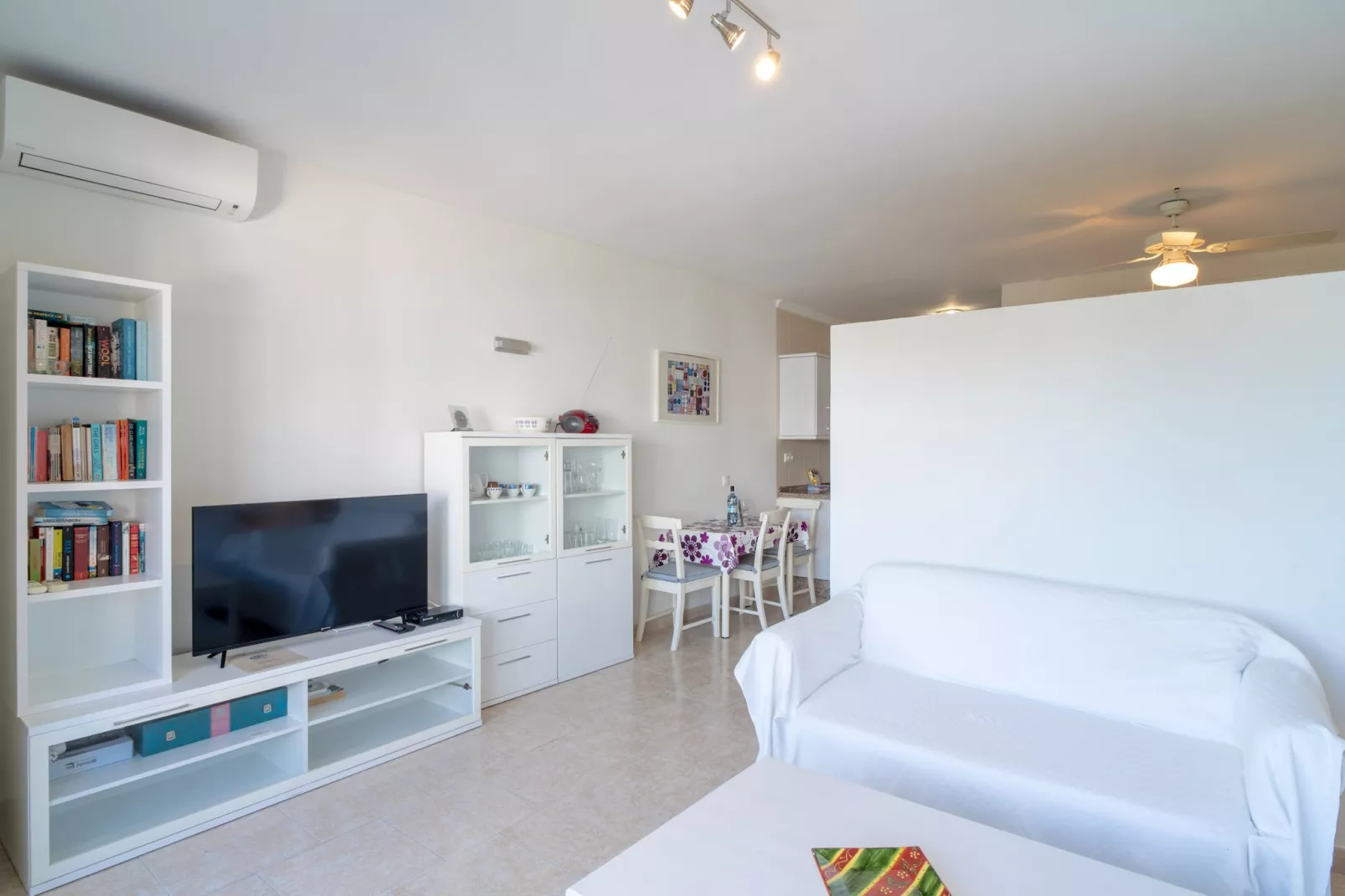 Carabeo 27 Studio by Casasol-Woonkamer