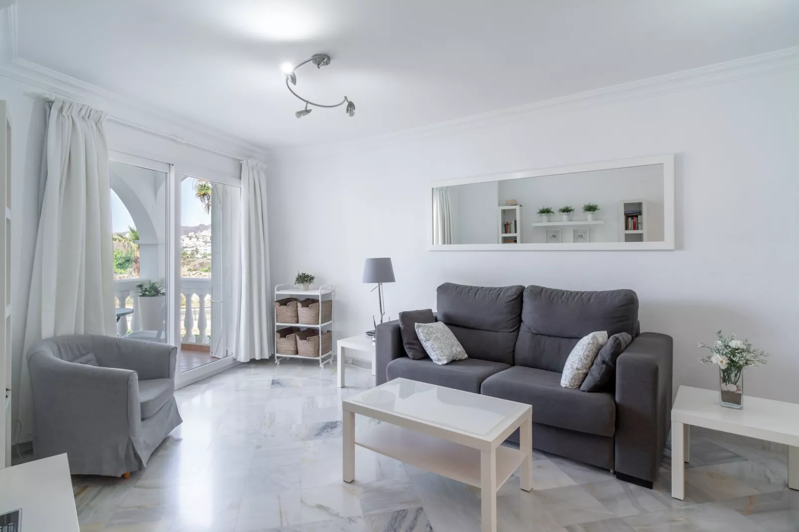 Stella Maris Beachfront B by Casasol-Woonkamer
