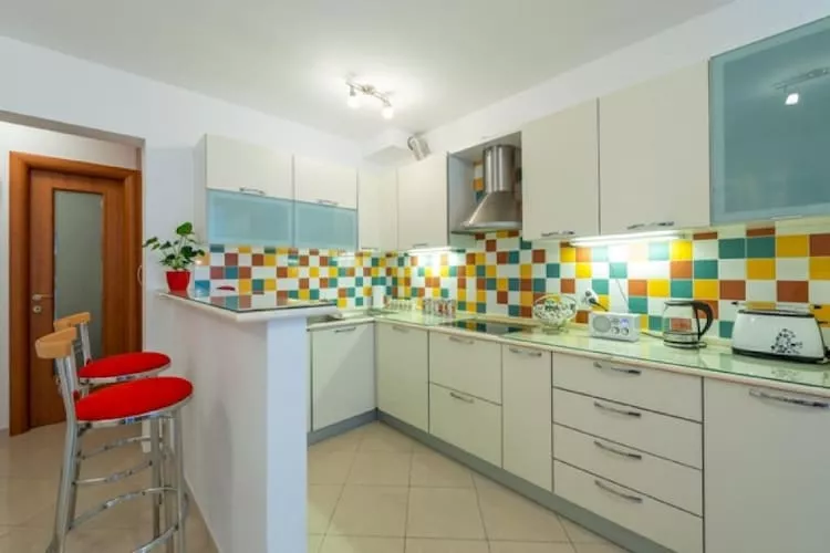 Feel Good Apartment - Two-Bedroom Apartment with Terrace and Garden View-Keuken