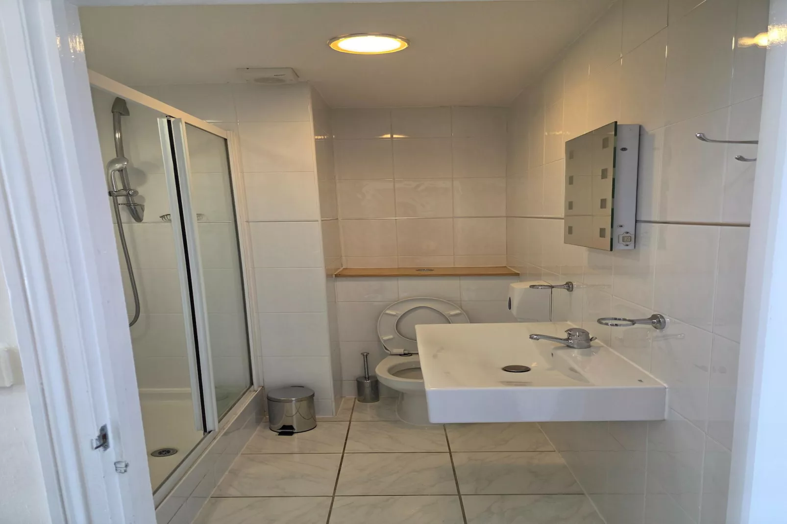 Russel Triple Room-Badkamer