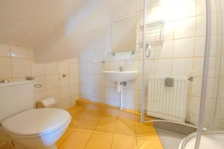 Pokój 2 osobowy nr 6 - widok na Zalew-Badkamer