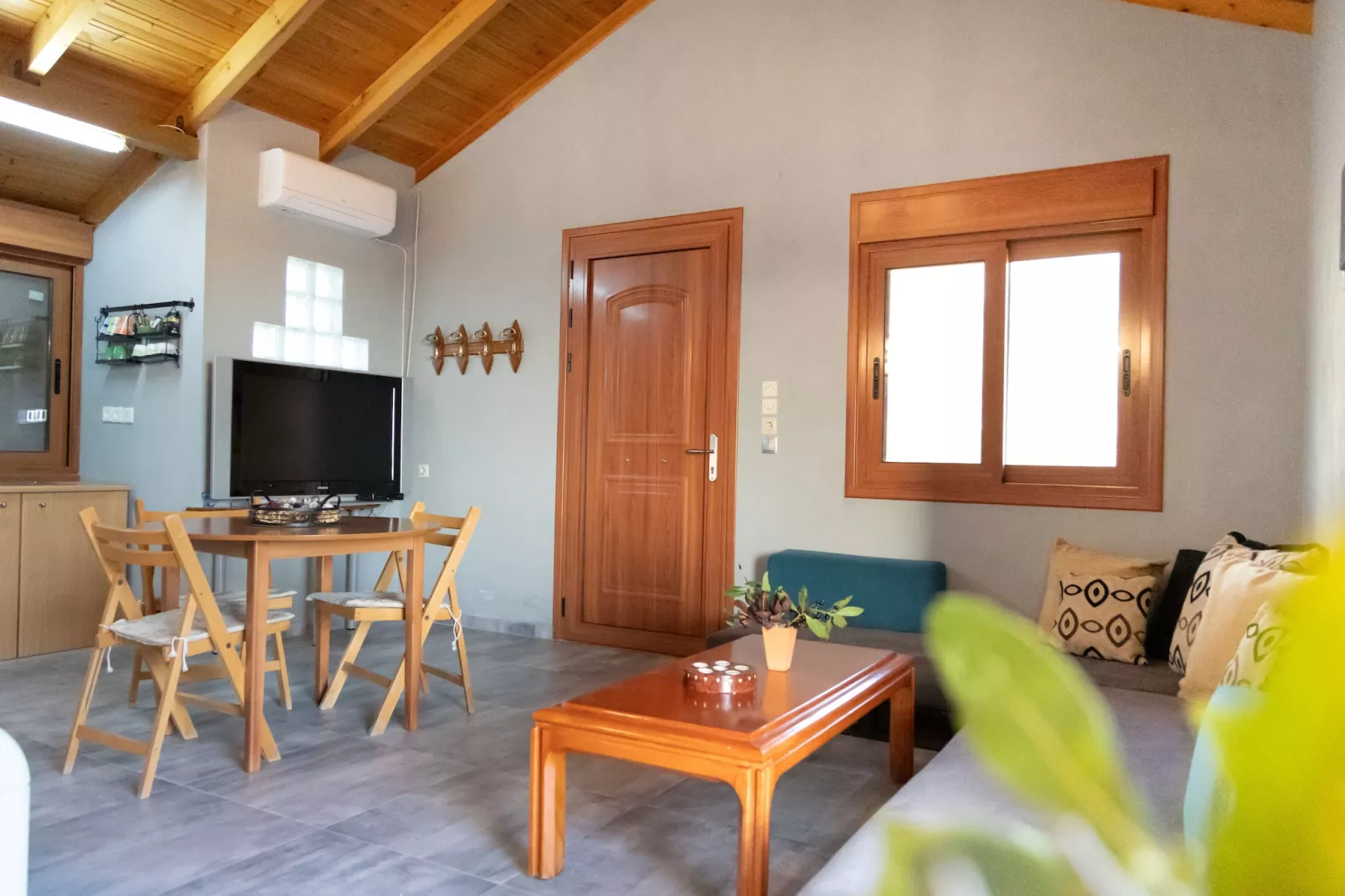 Mani Tigani View-Woonkamer