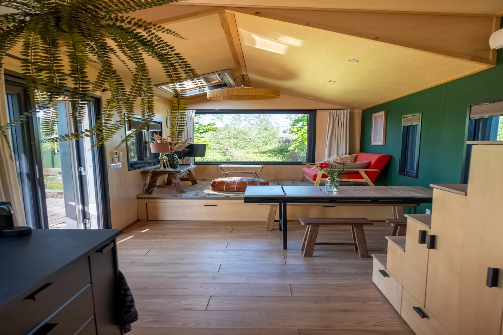 Groepsruimte i.c.m. 4 tiny greenhouses-Eetkamer