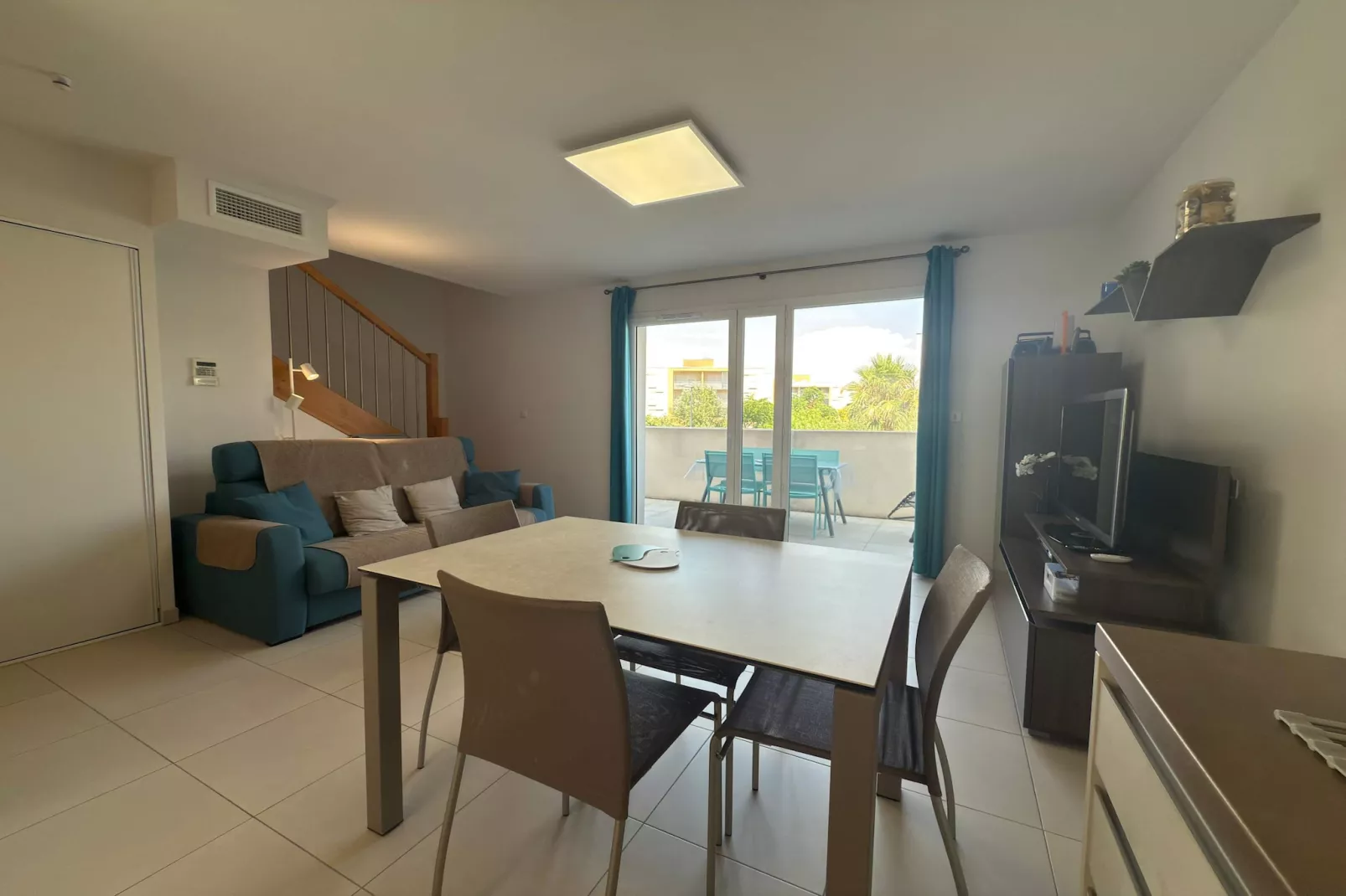 LOU 191 COST-Eetkamer