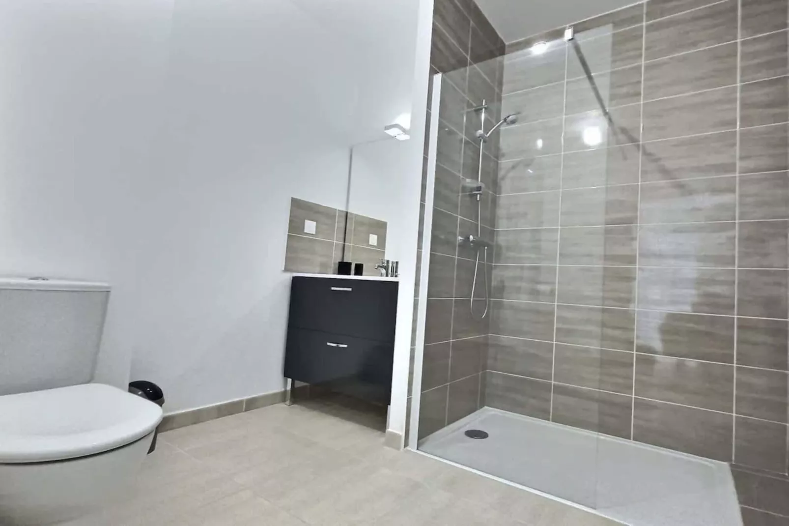 LOU 202 BARRAL-Badkamer
