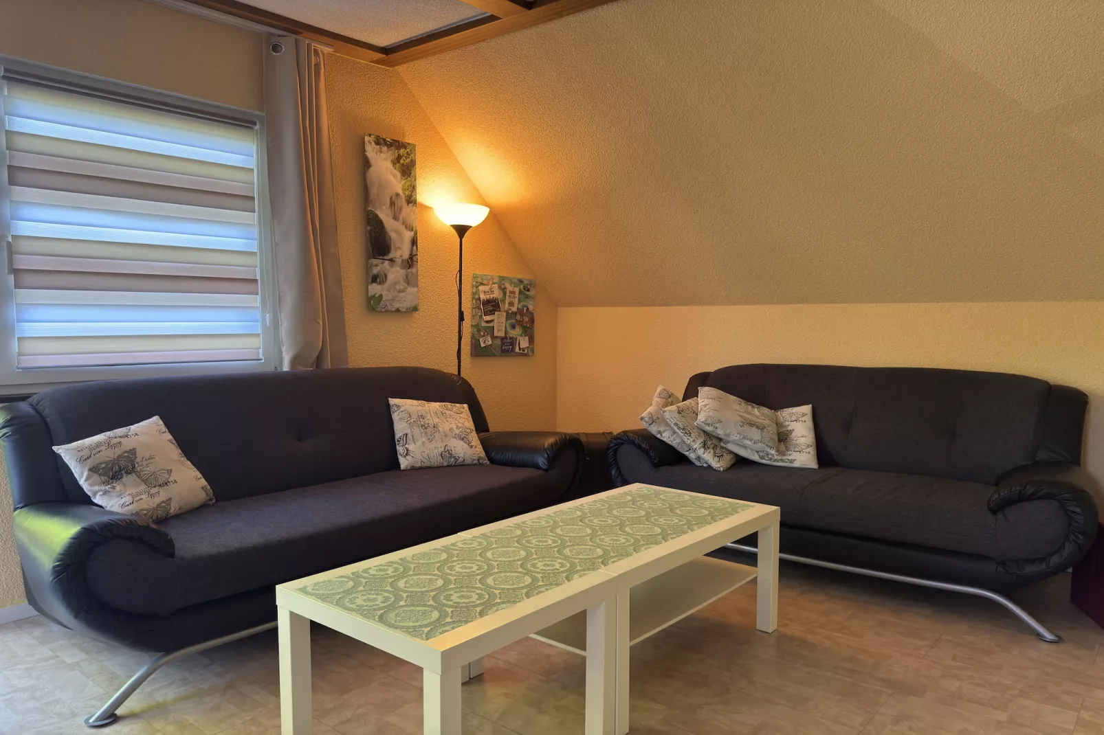 Obere Ferienwohnung-Woonkamer