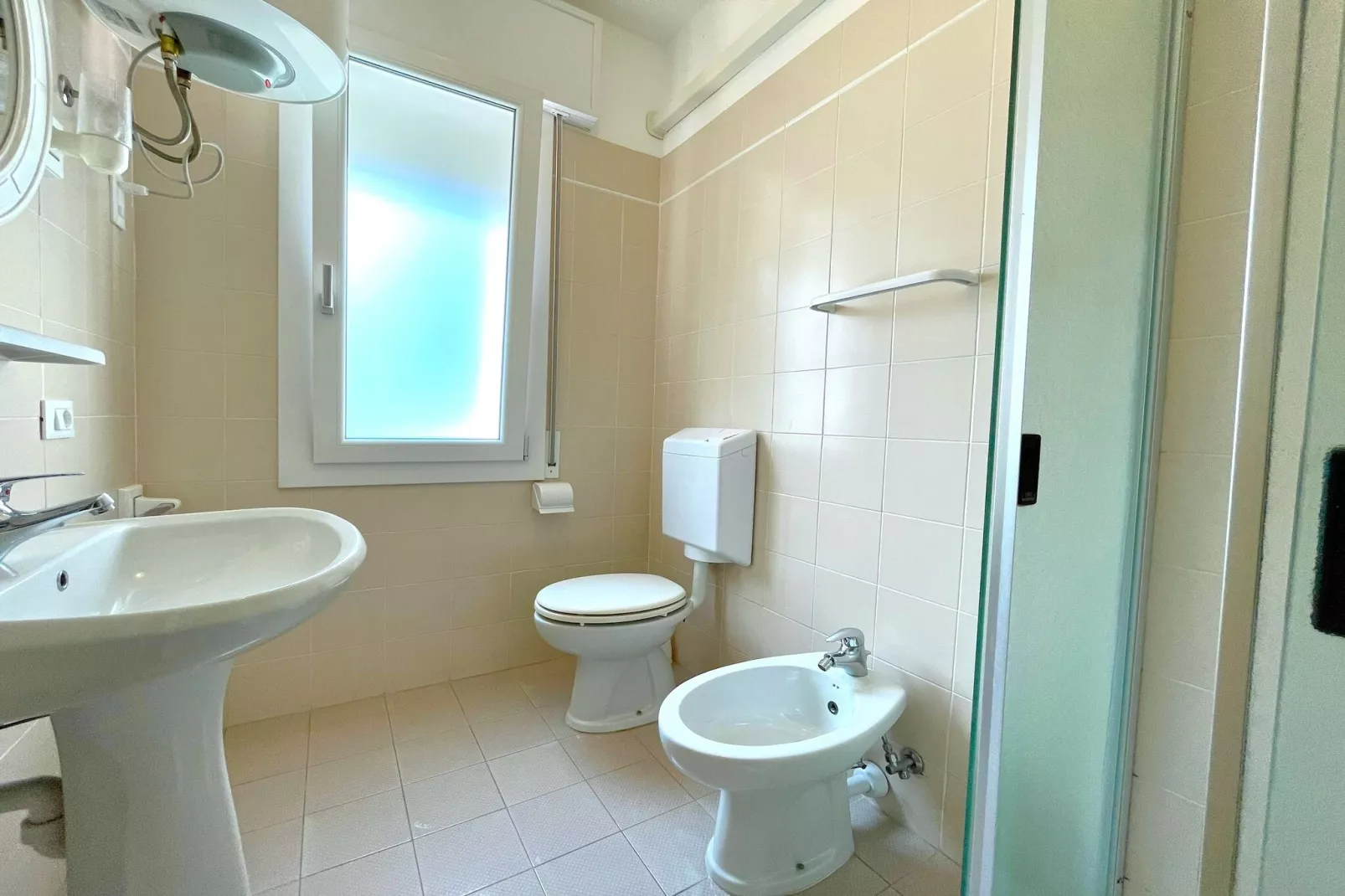 RAFFAELLO 1 int 3 tipo C  con piscina-Badkamer