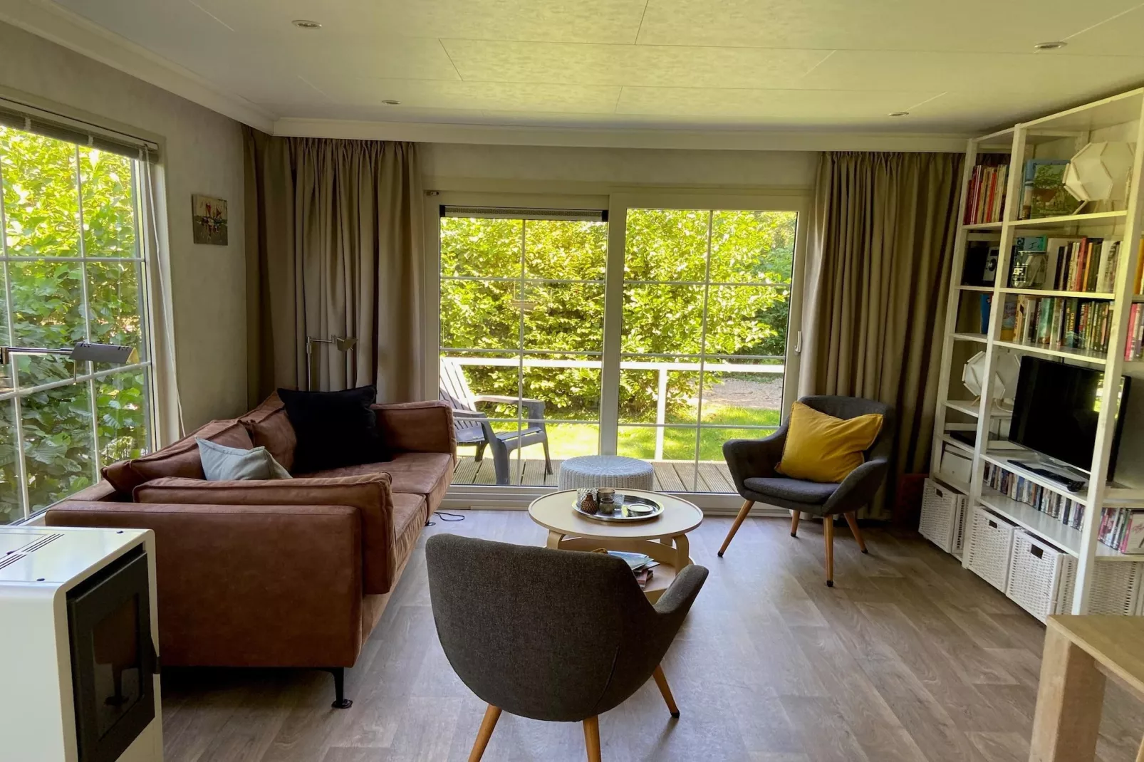 Recreatiepark Wiringherlant - Wiringher Chalet 94-Woonkamer