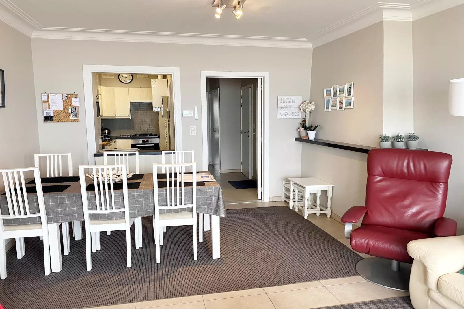 Velasquez 0504Garage-Eetkamer