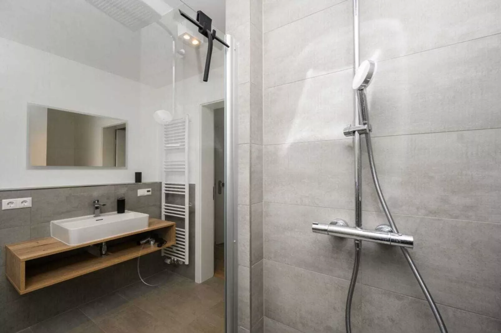 453224-Badkamer